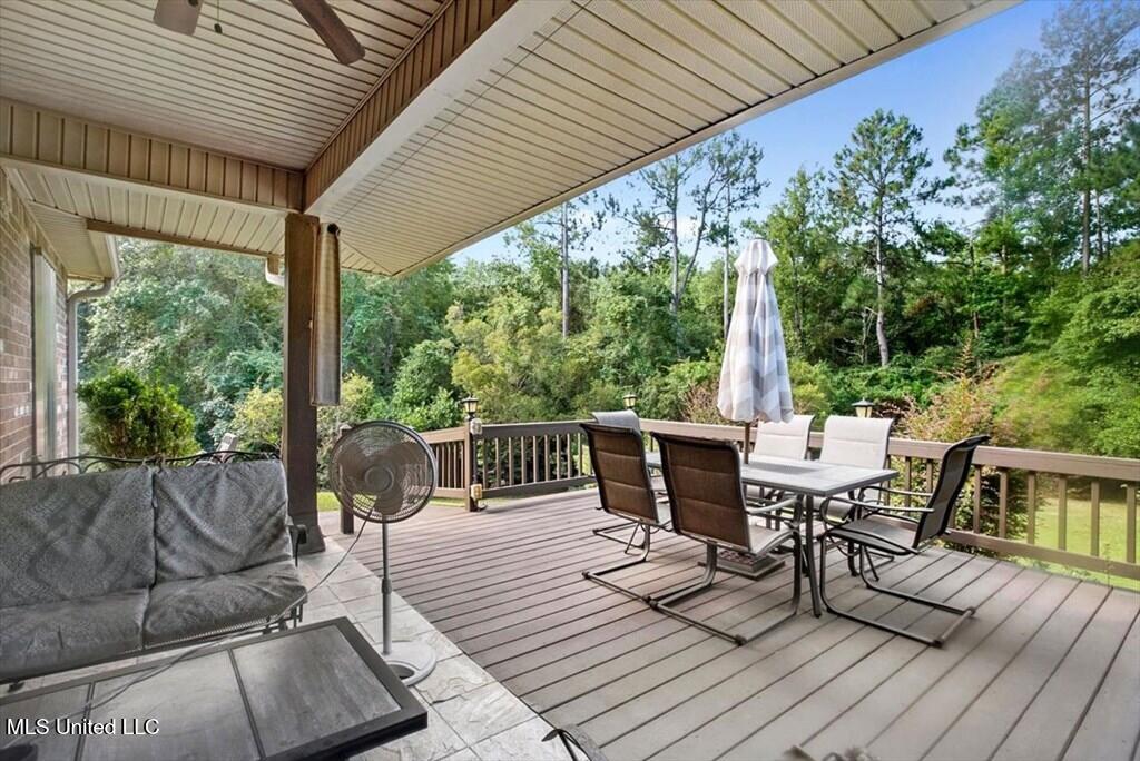 34 Chinaberry Circle Property Photo 24