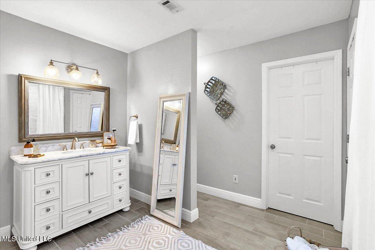 200 Koch Road Property Photo 17