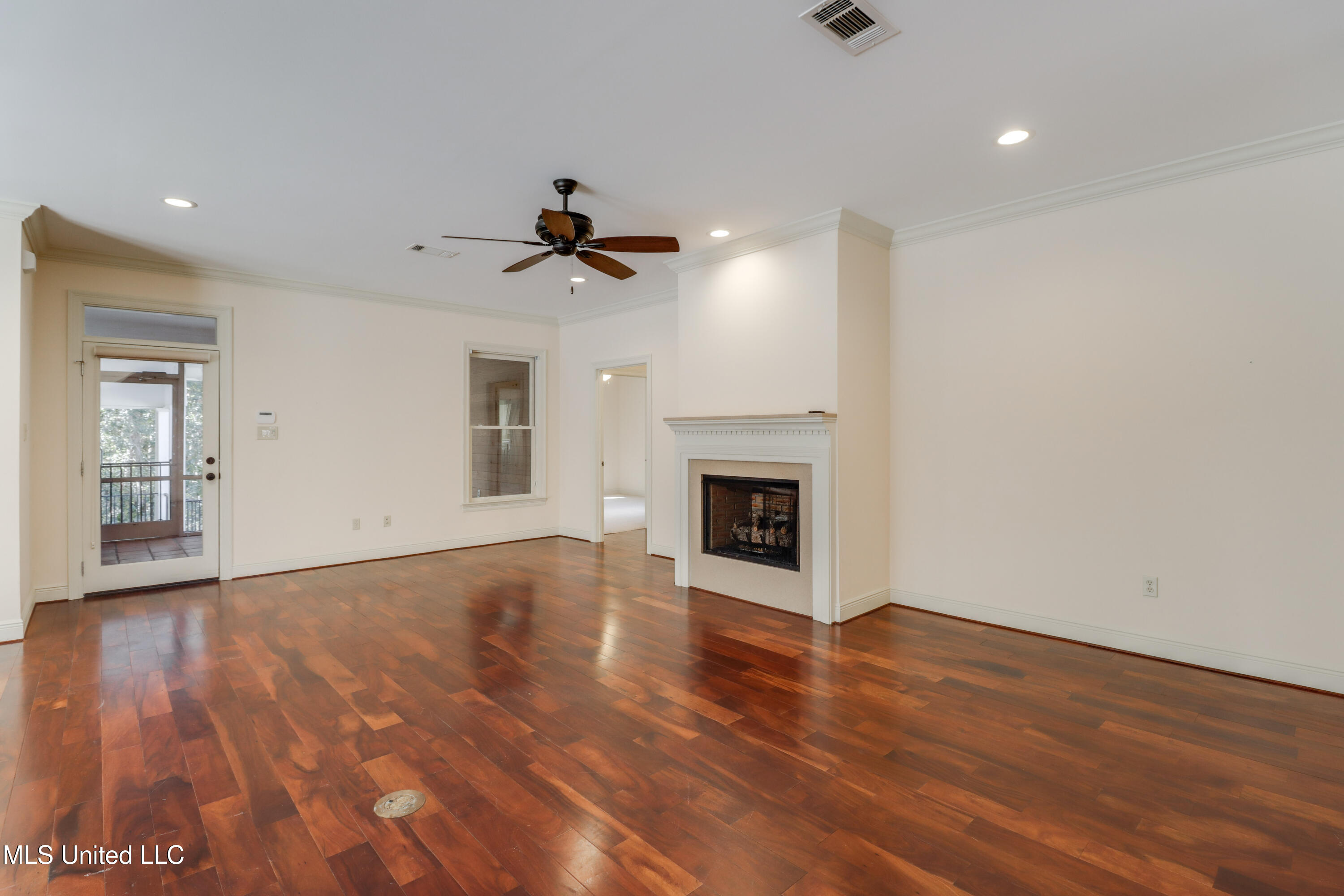 1529 Magnolia Street Property Photo 4