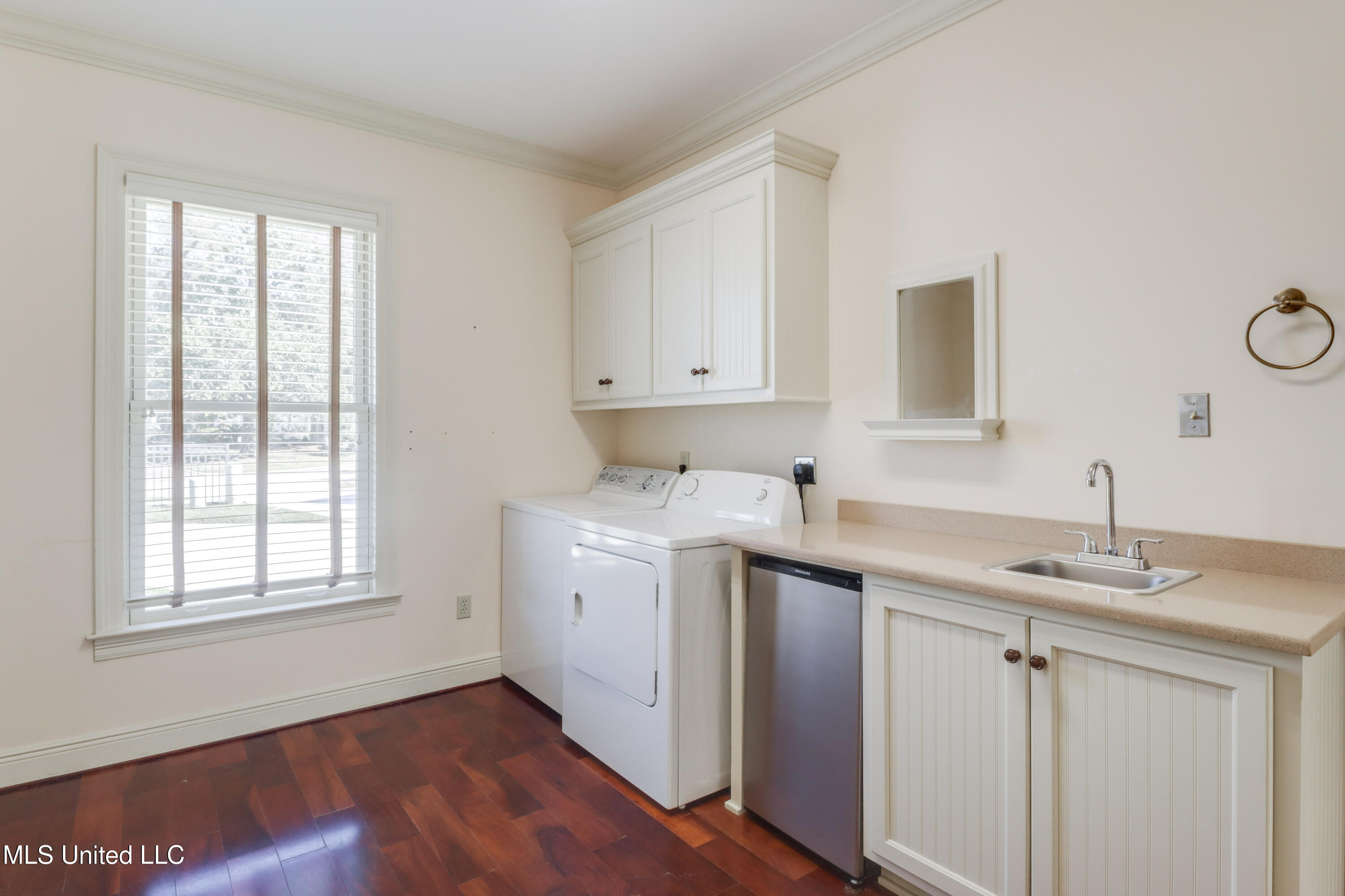 1529 Magnolia Street Property Photo 7