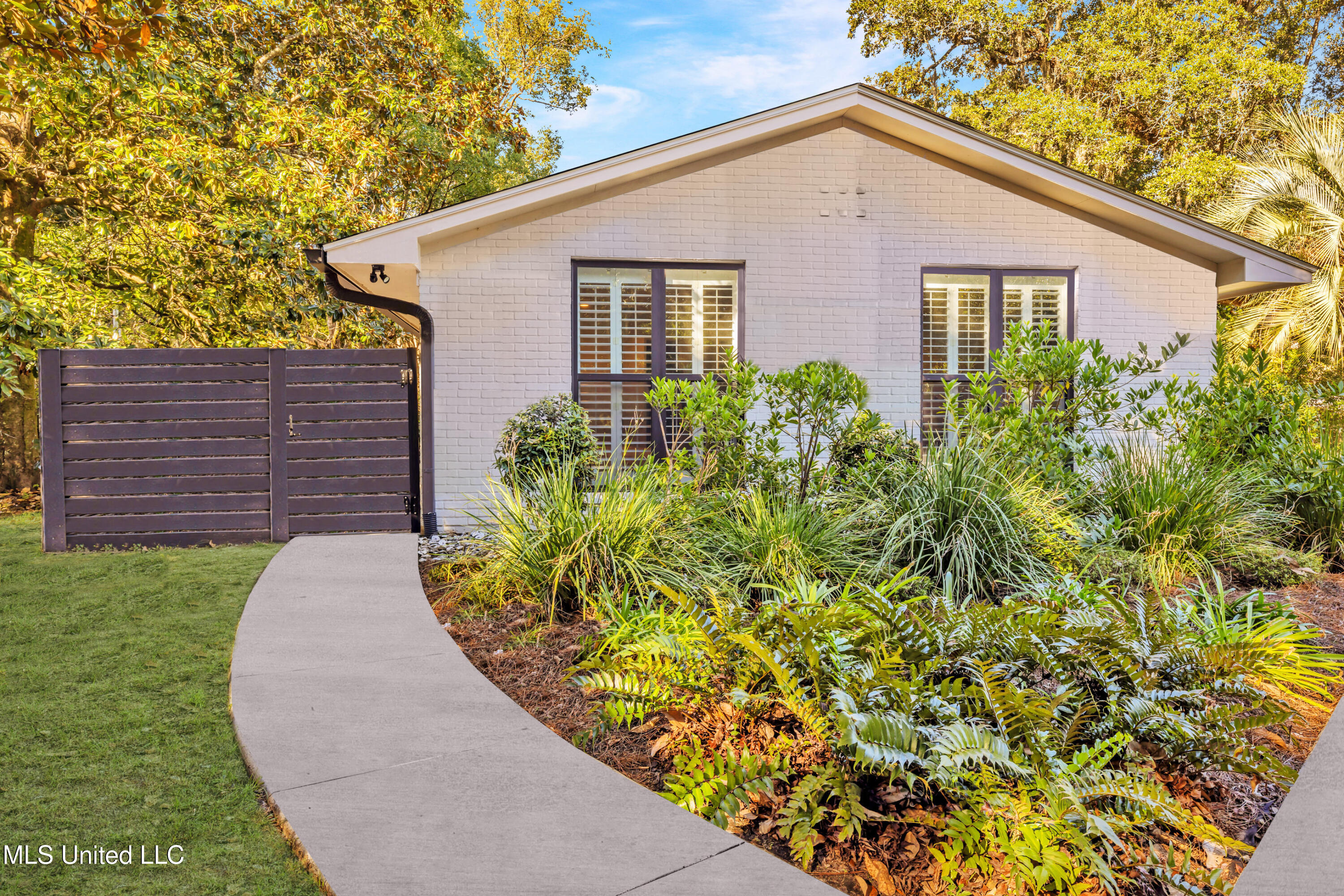 1105 E Cherokee Glen Property Photo 5