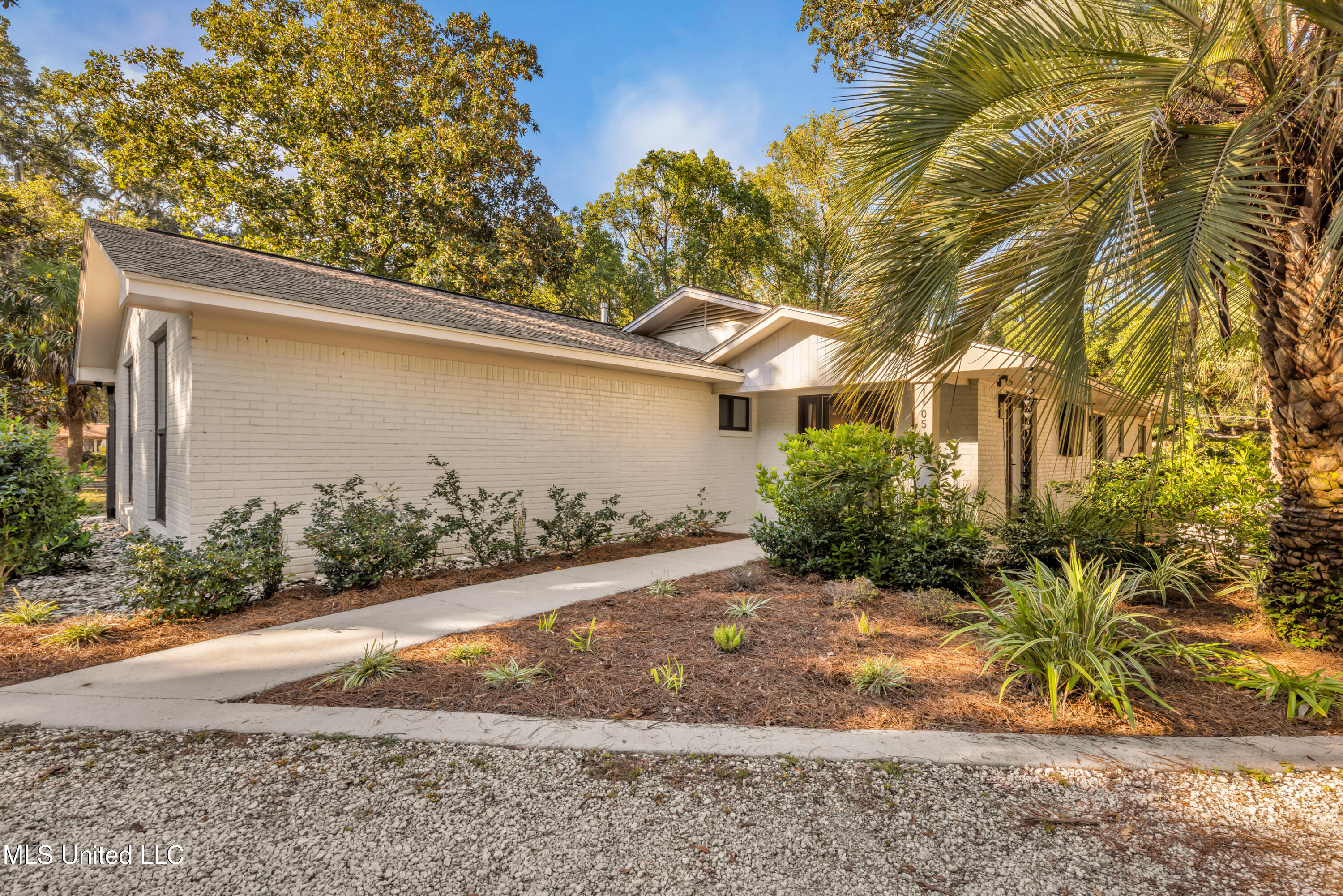 1105 E Cherokee Glen Property Photo 6