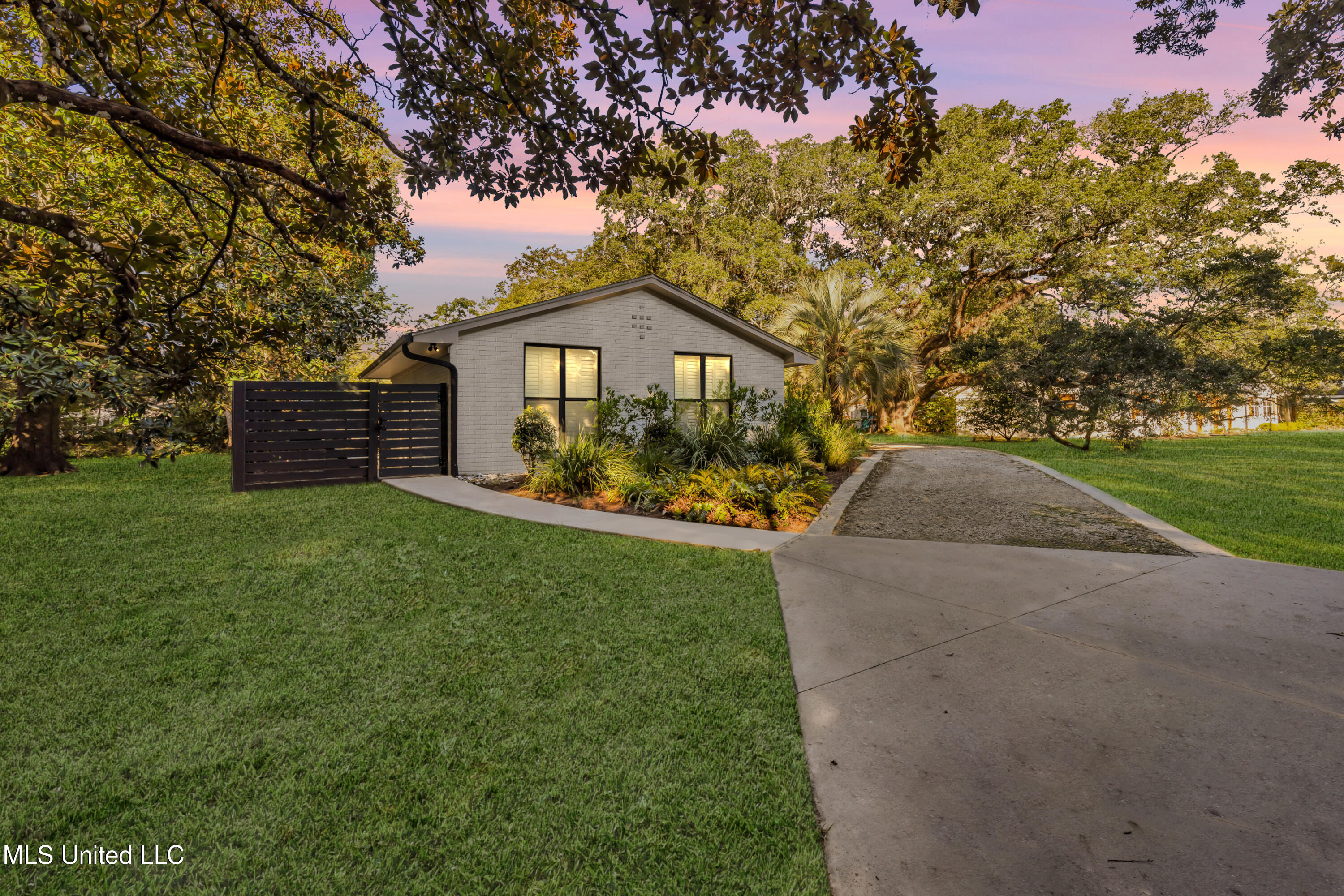 1105 E Cherokee Glen Property Photo 60