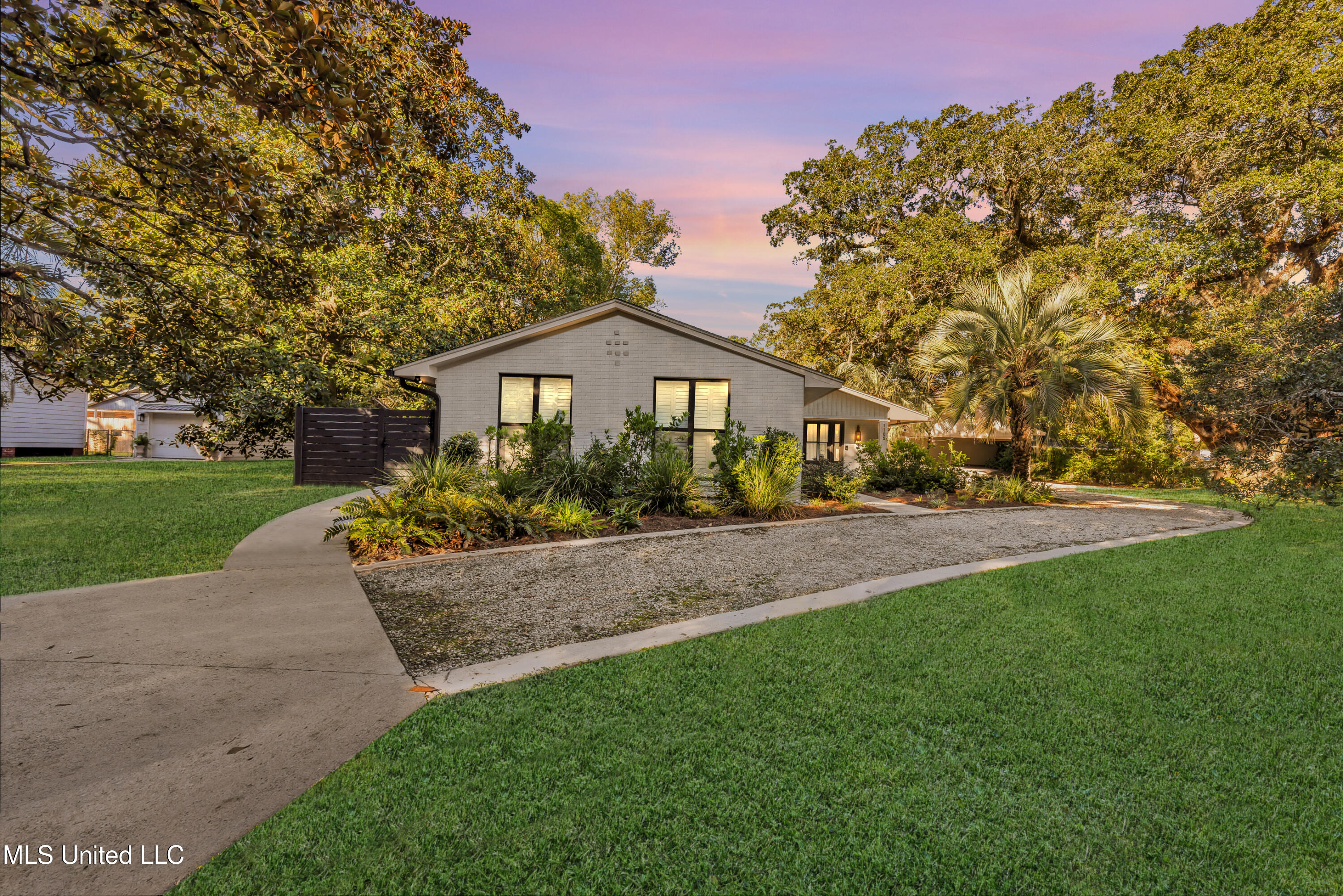 1105 E Cherokee Glen Property Photo 61