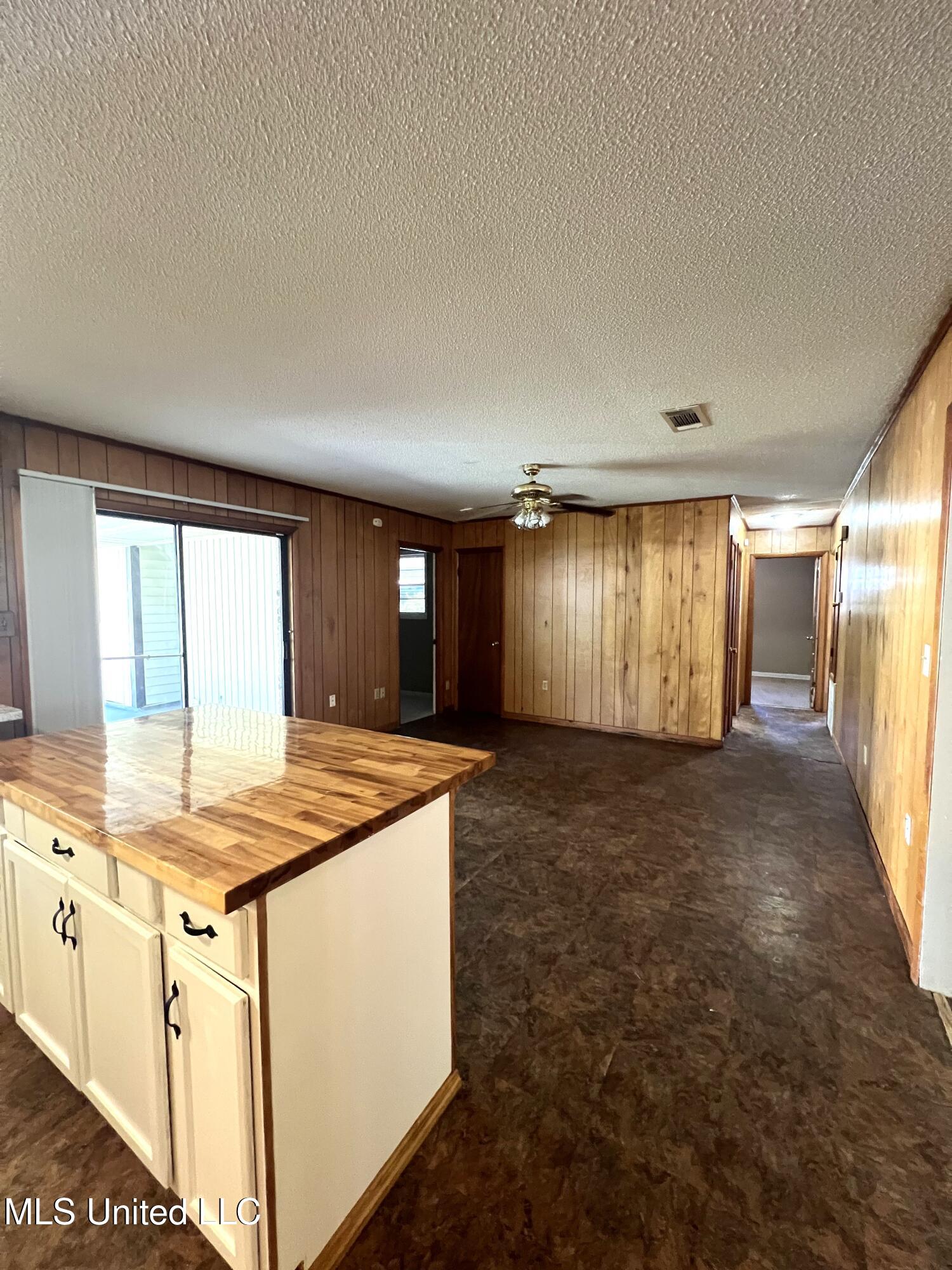 101 S Kern Drive Property Photo 6