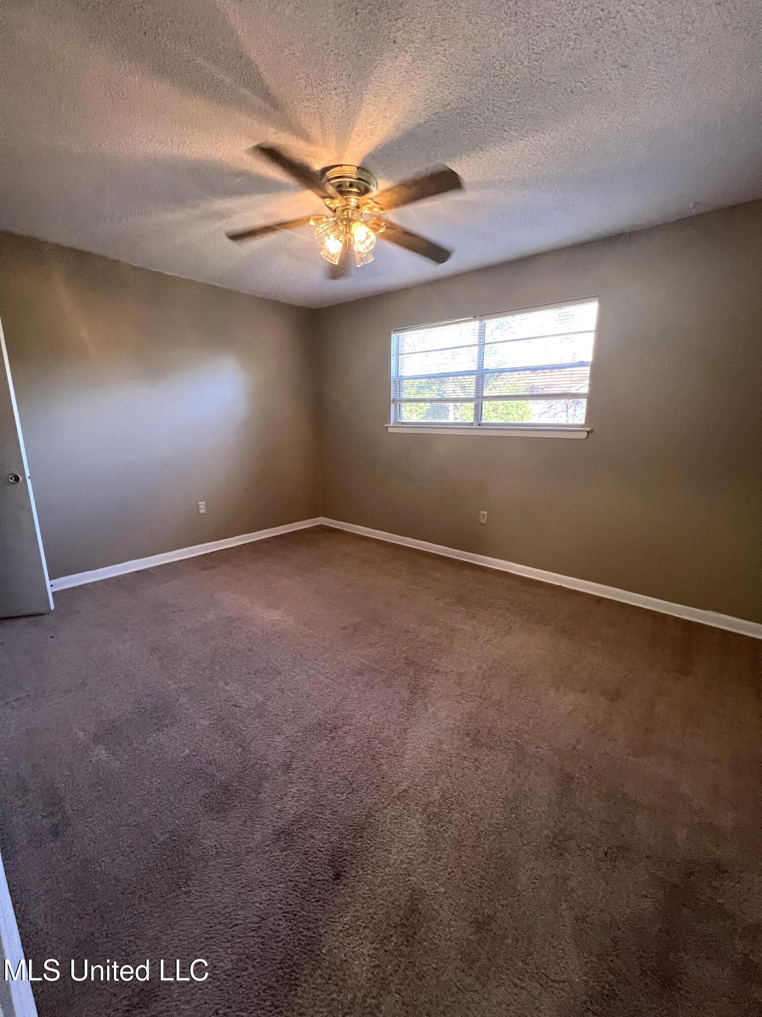 101 S Kern Drive Property Photo 8