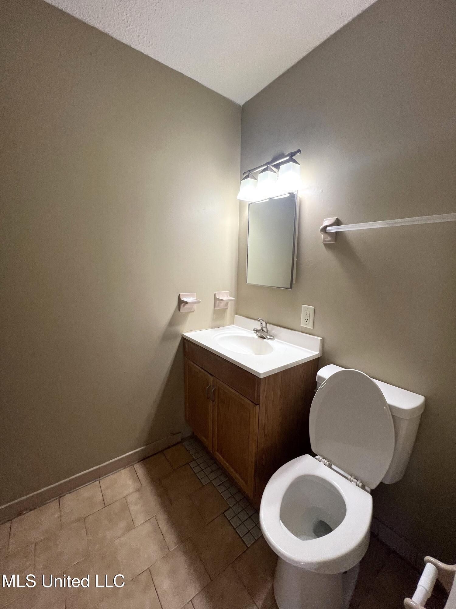 101 S Kern Drive Property Photo 10