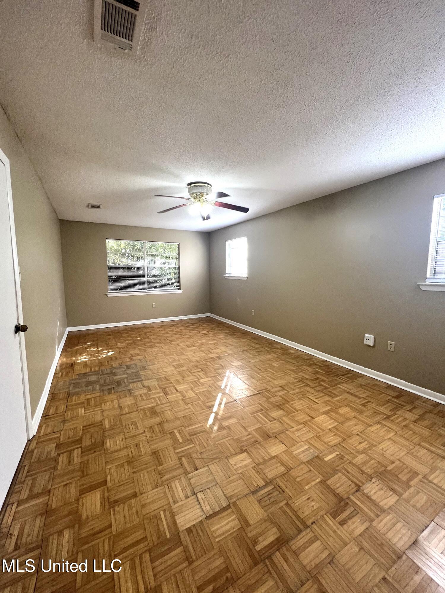 101 S Kern Drive Property Photo 15