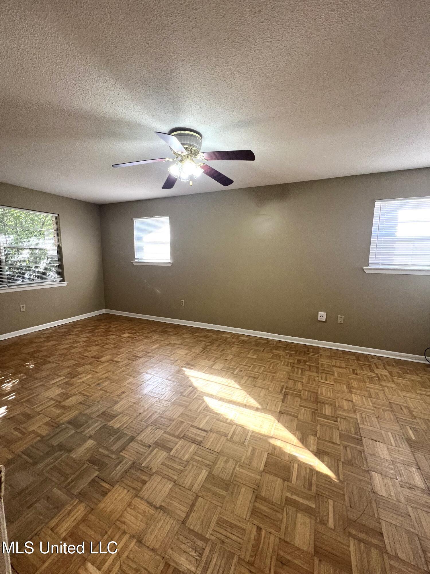 101 S Kern Drive Property Photo 16