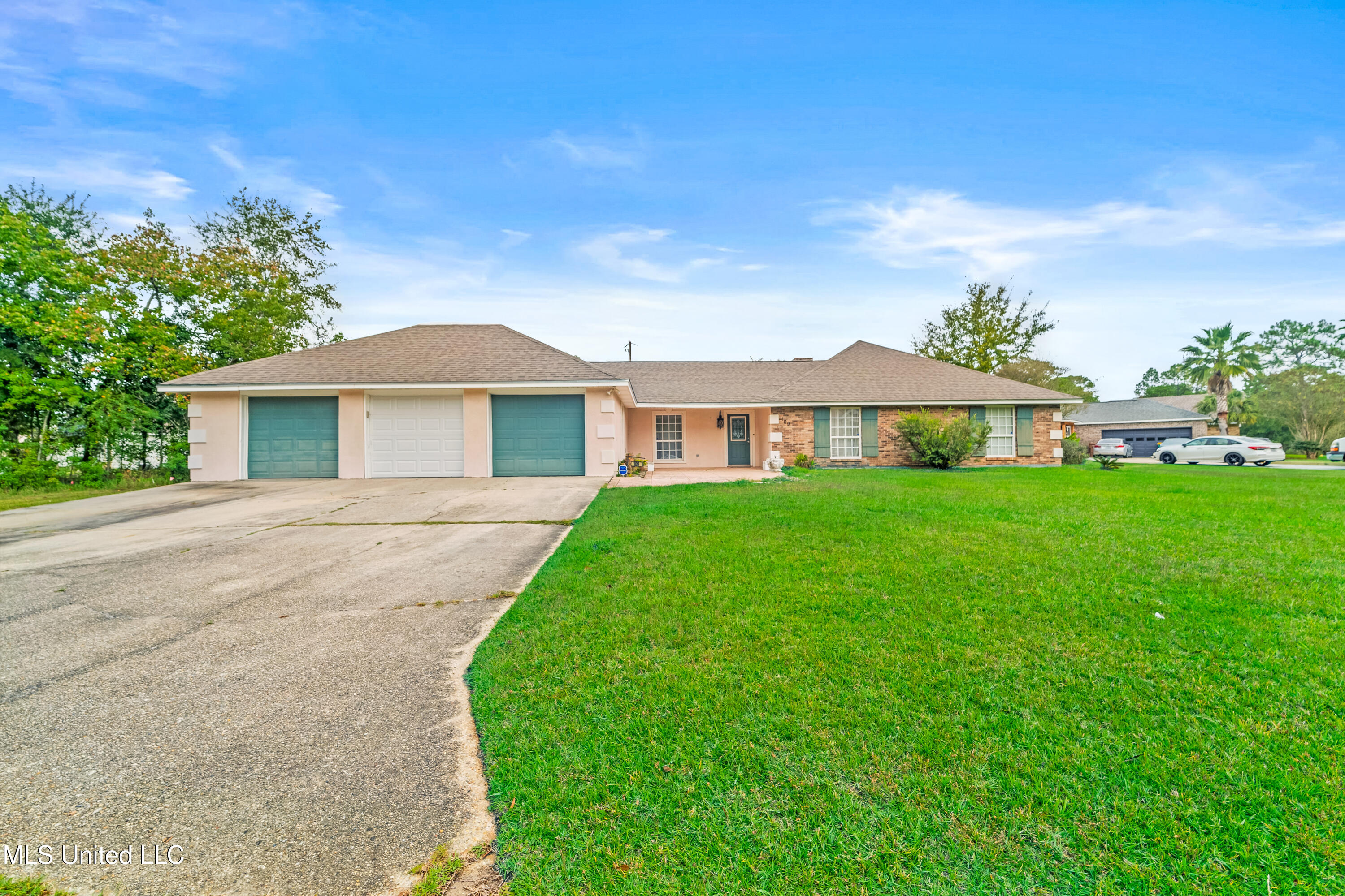 109 Fernwood Drive Property Photo 1