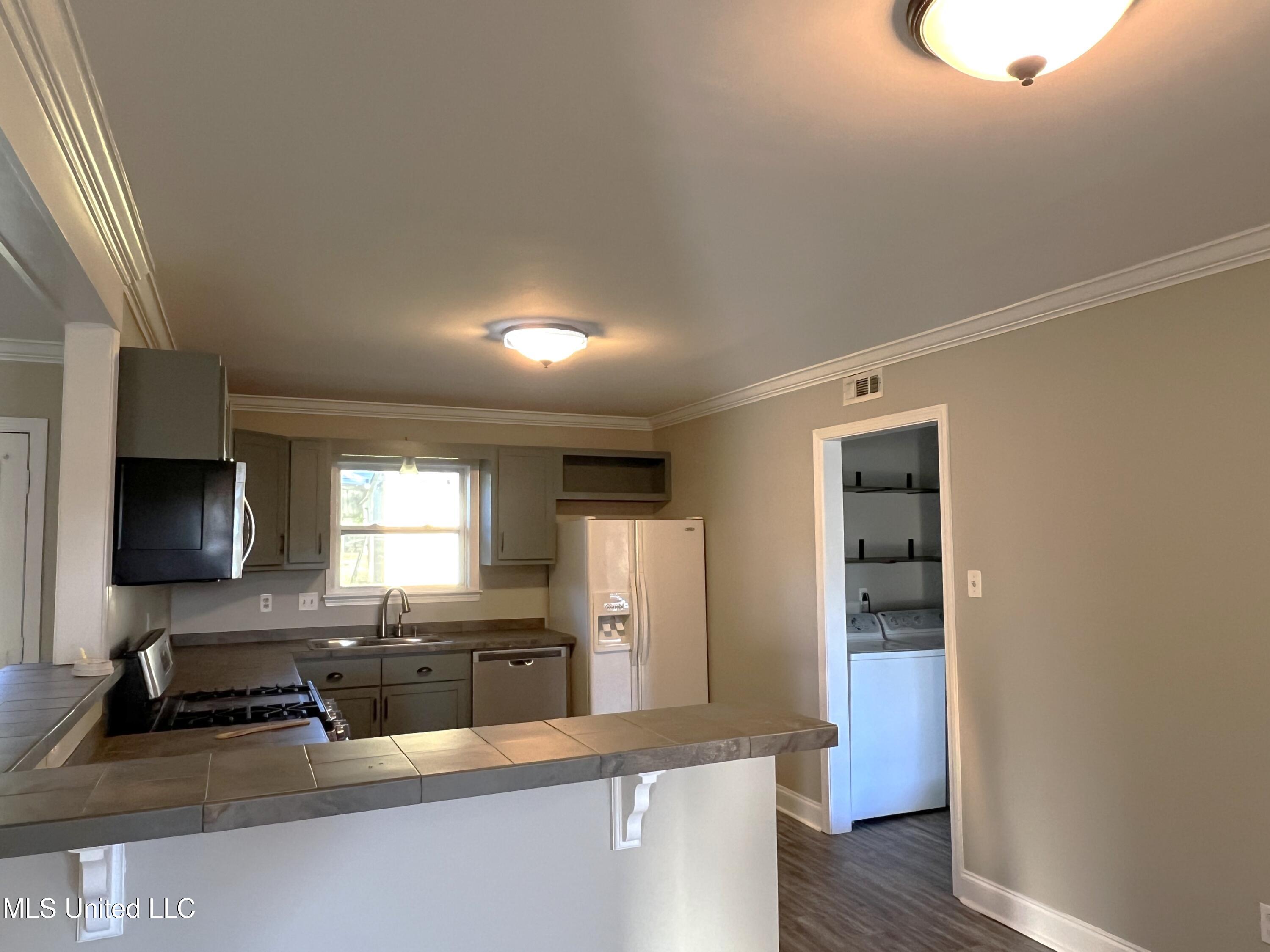 8539 Chesterfield Drive Property Photo 4