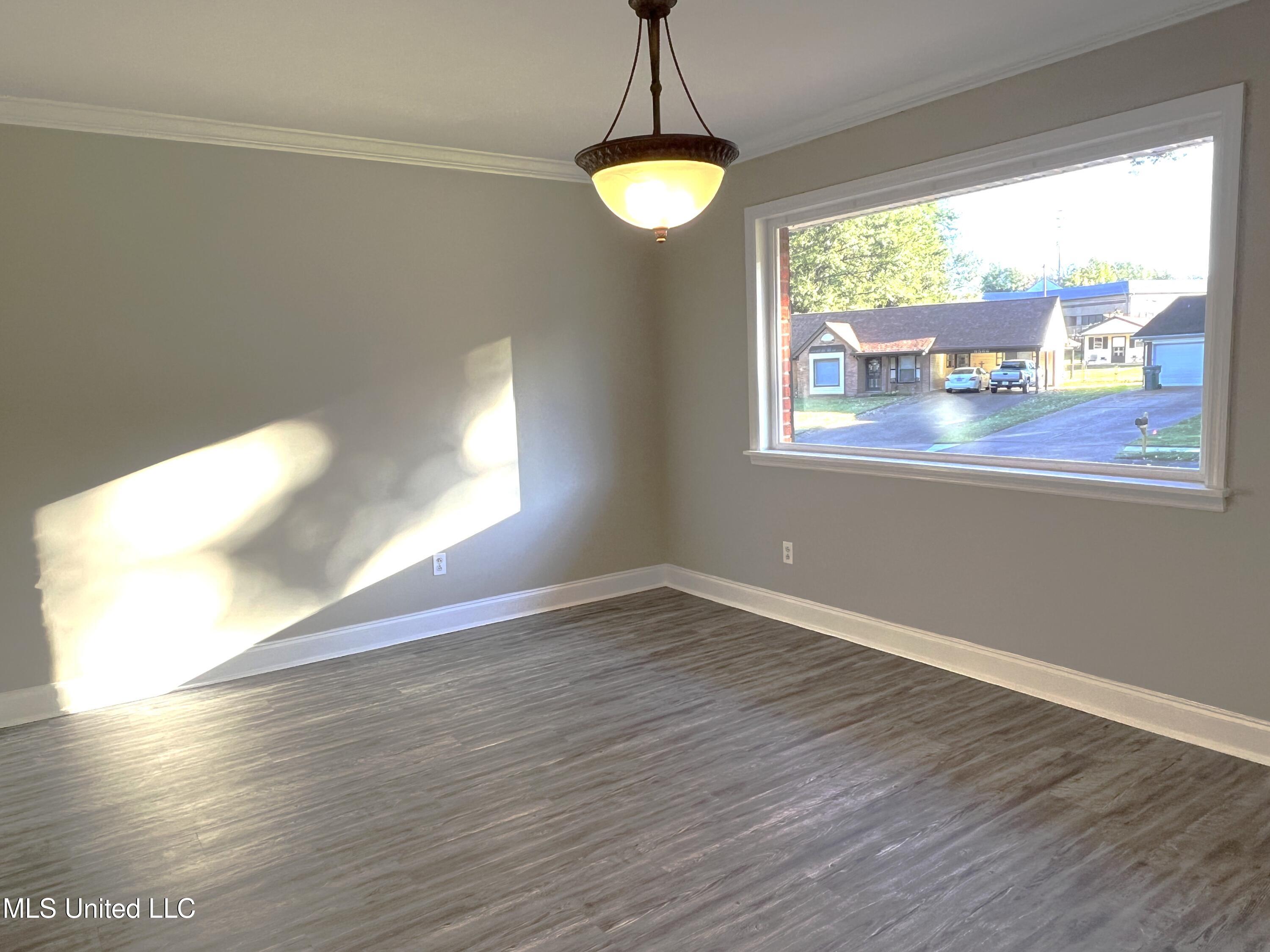 8539 Chesterfield Drive Property Photo 7