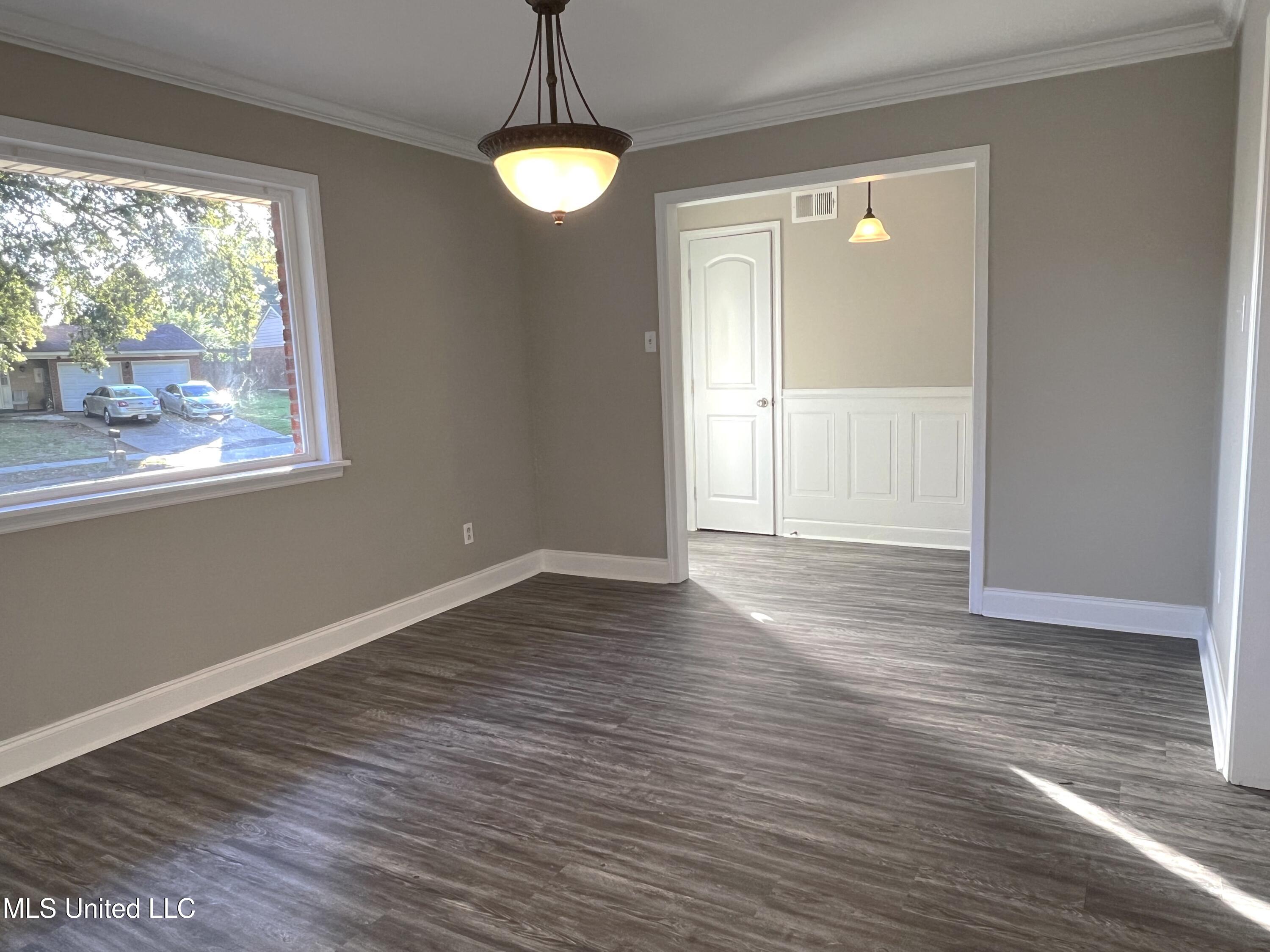 8539 Chesterfield Drive Property Photo 9