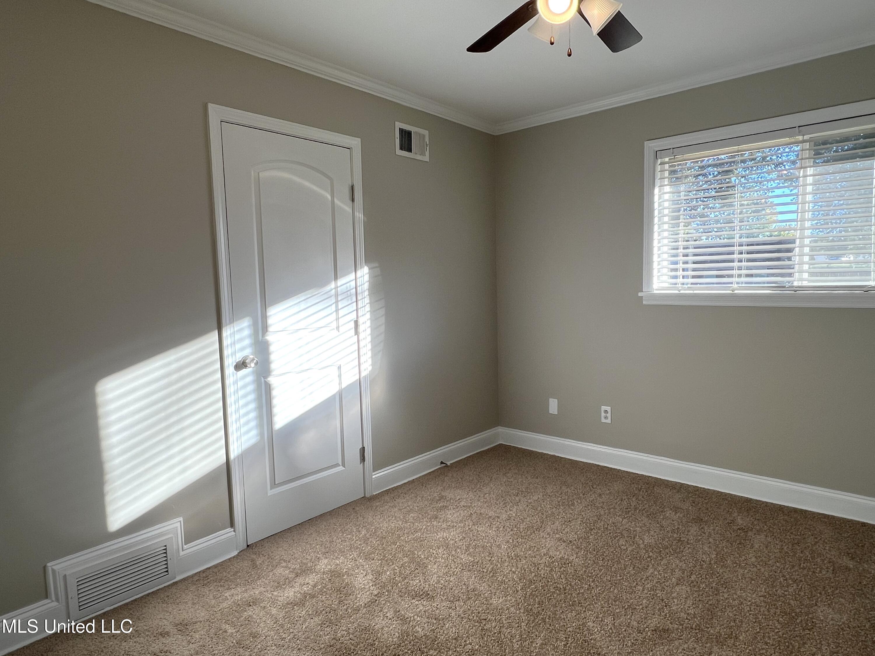 8539 Chesterfield Drive Property Photo 11