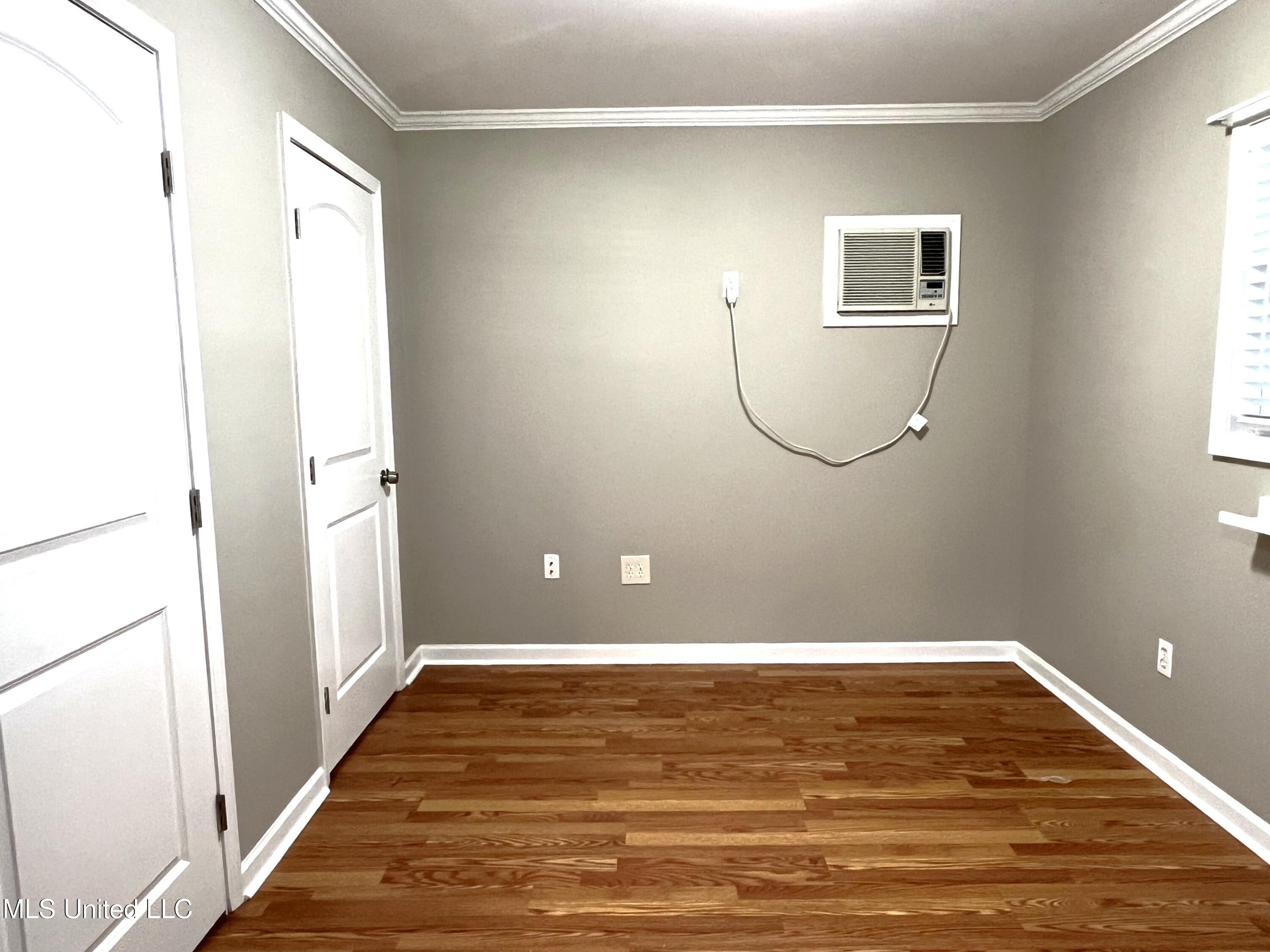 8539 Chesterfield Drive Property Photo 14