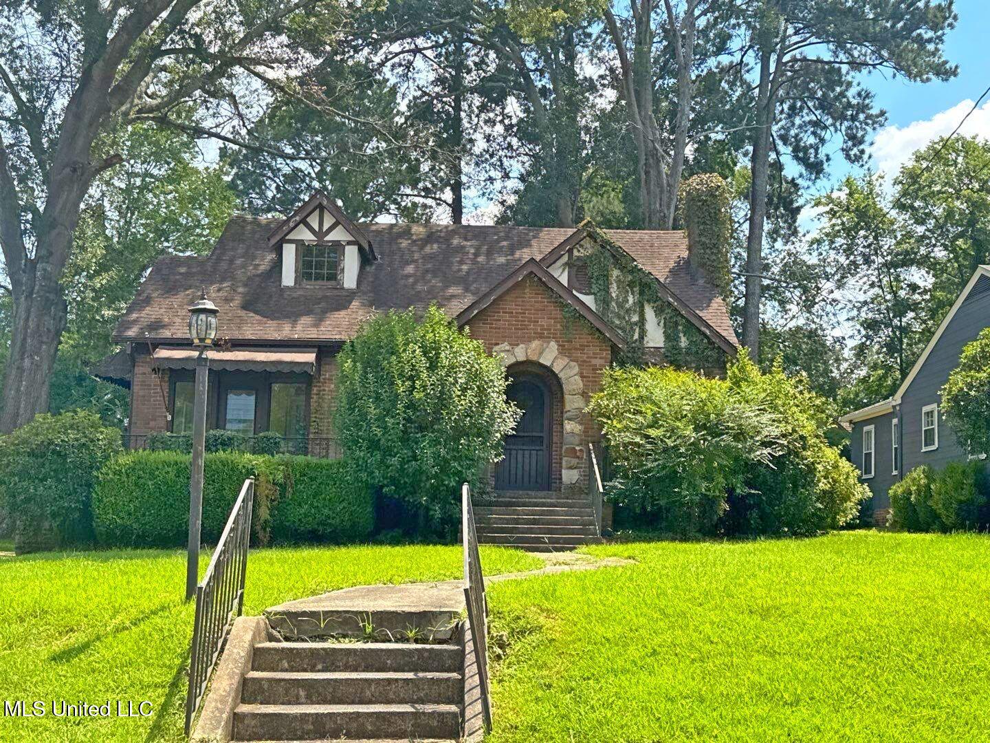 627 Mohawk Avenue Property Photo 1