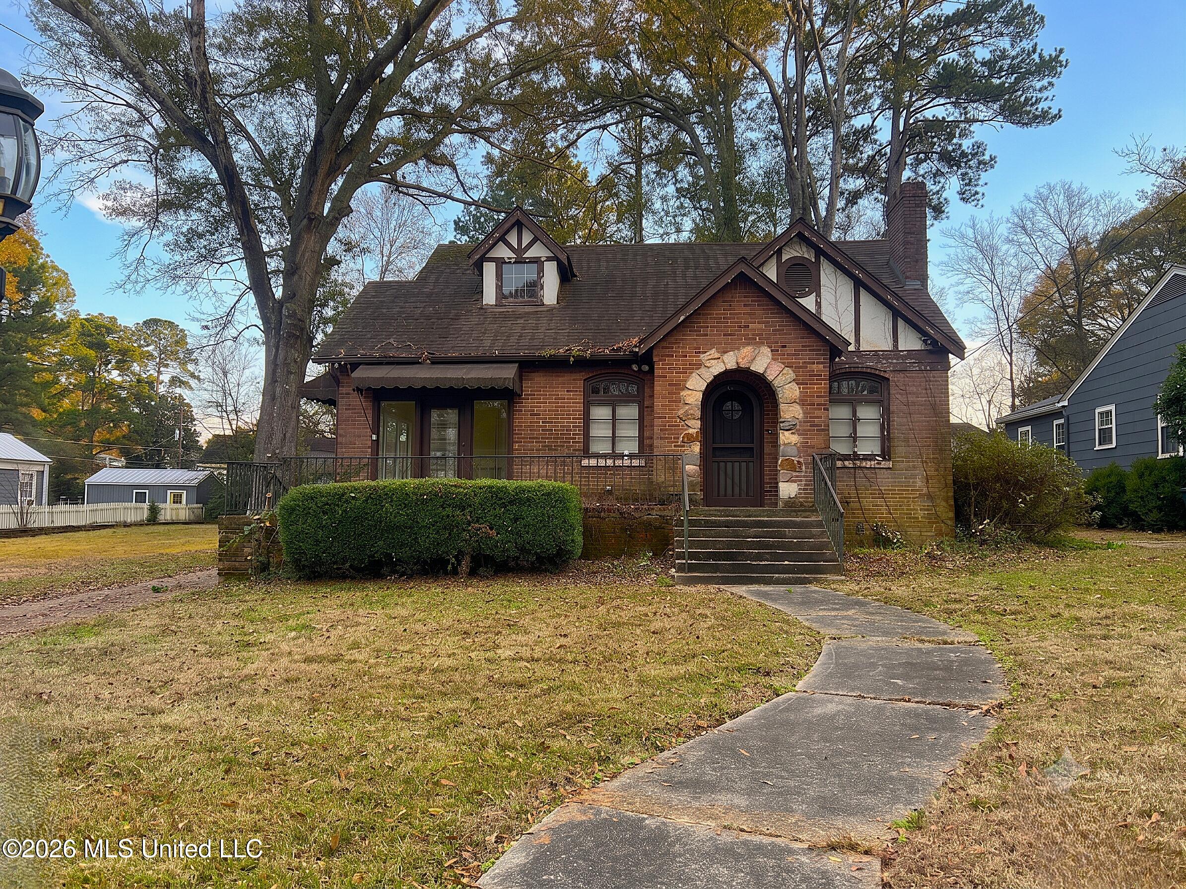 627 Mohawk Avenue Property Photo 1