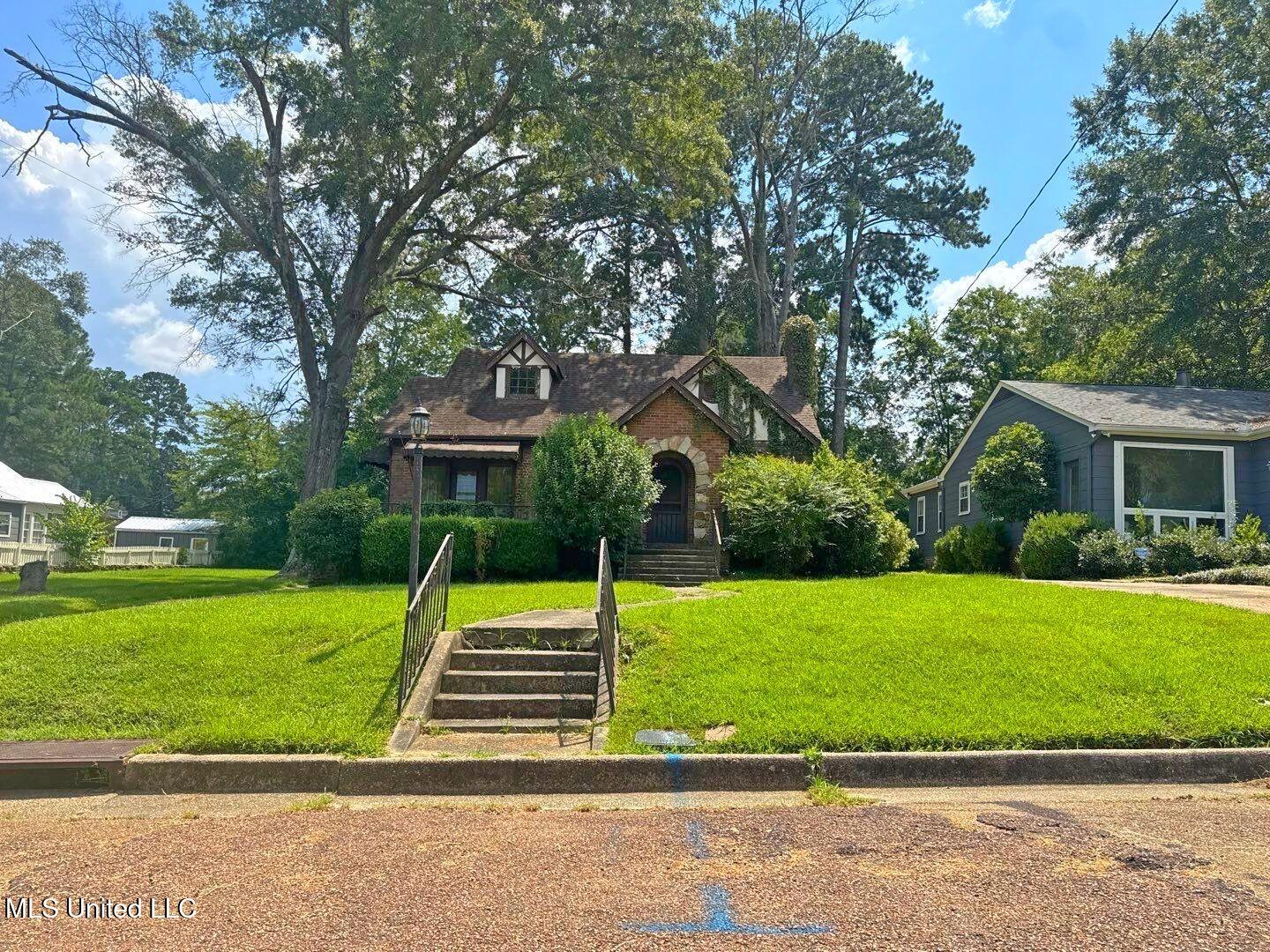 627 Mohawk Avenue Property Photo 3