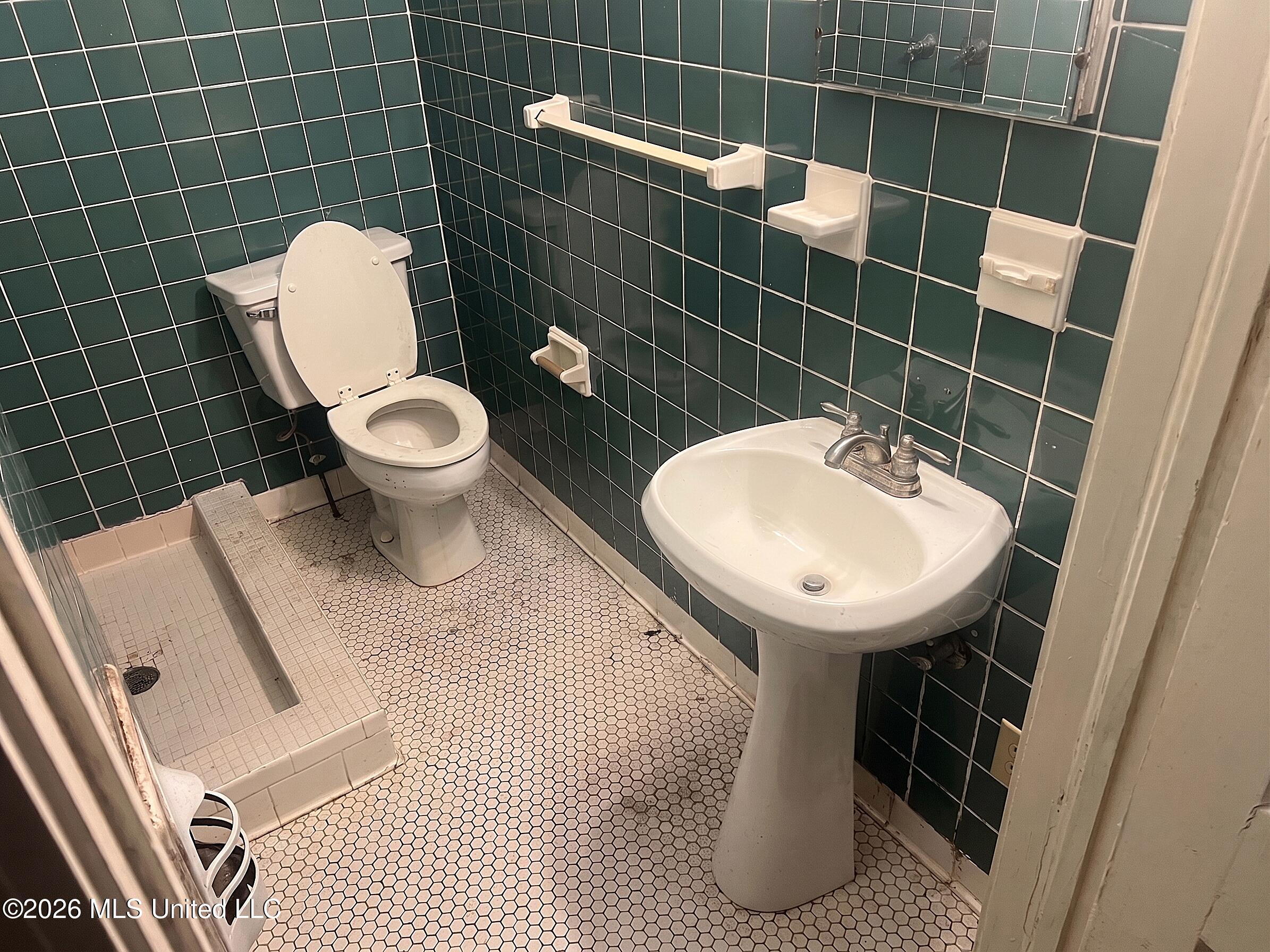 627 Mohawk Avenue Property Photo 9