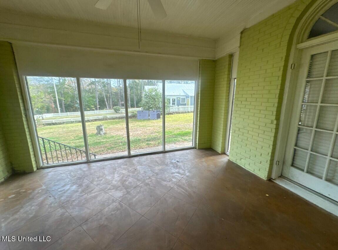627 Mohawk Avenue Property Photo 10