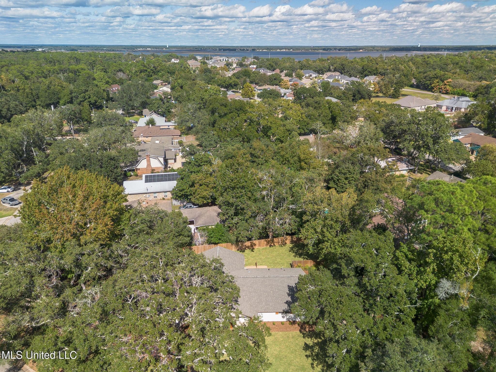 306 Westview Drive Property Photo 4