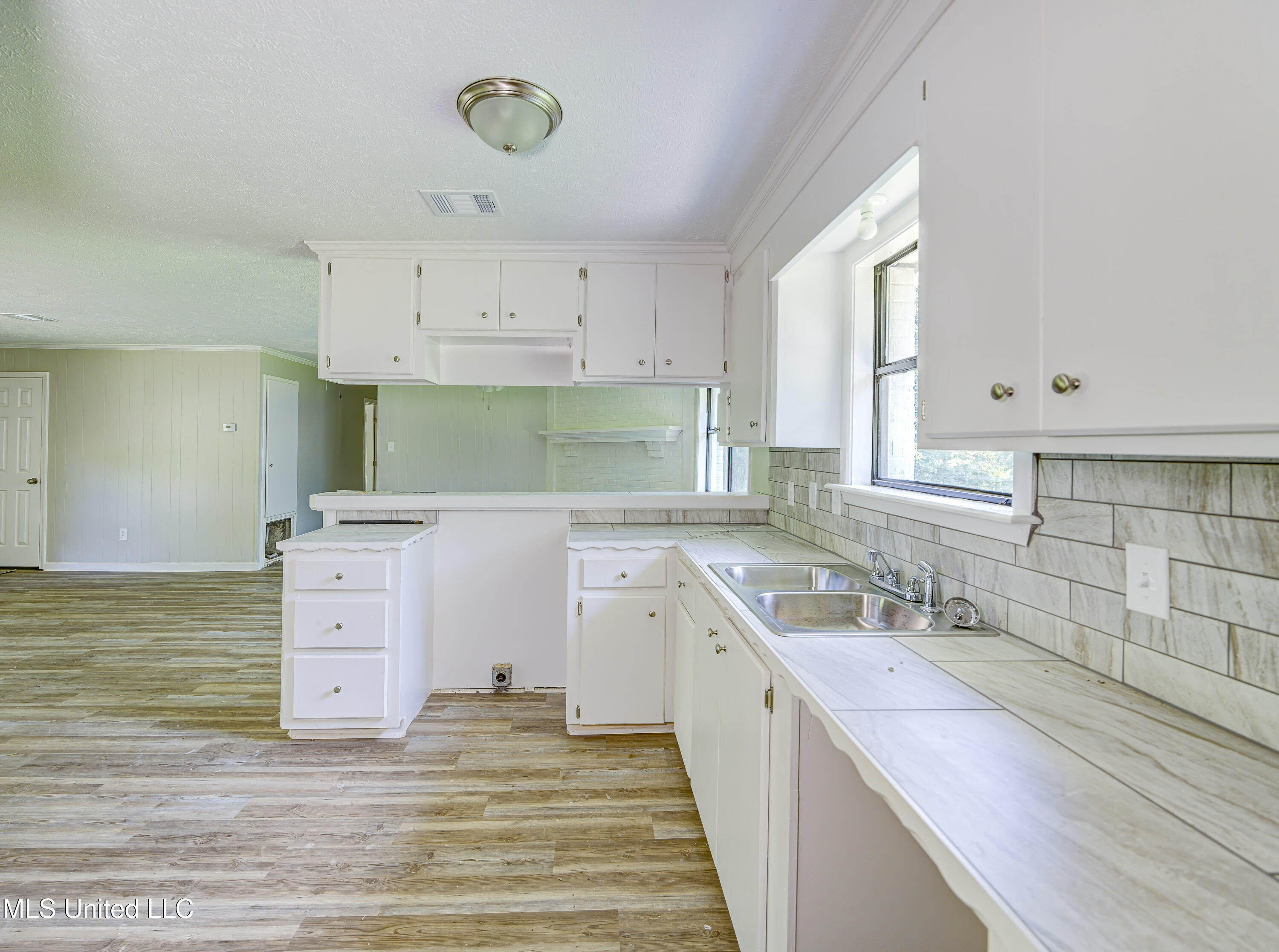4534 Halls Ferry Road Property Photo 10