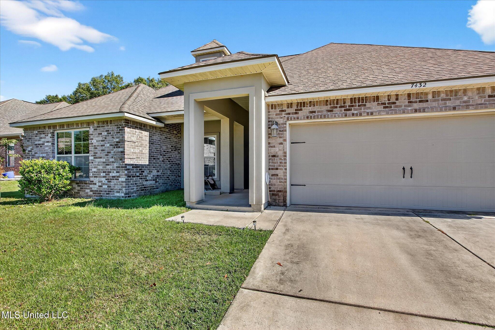 7432 Saints Circle Property Photo 4