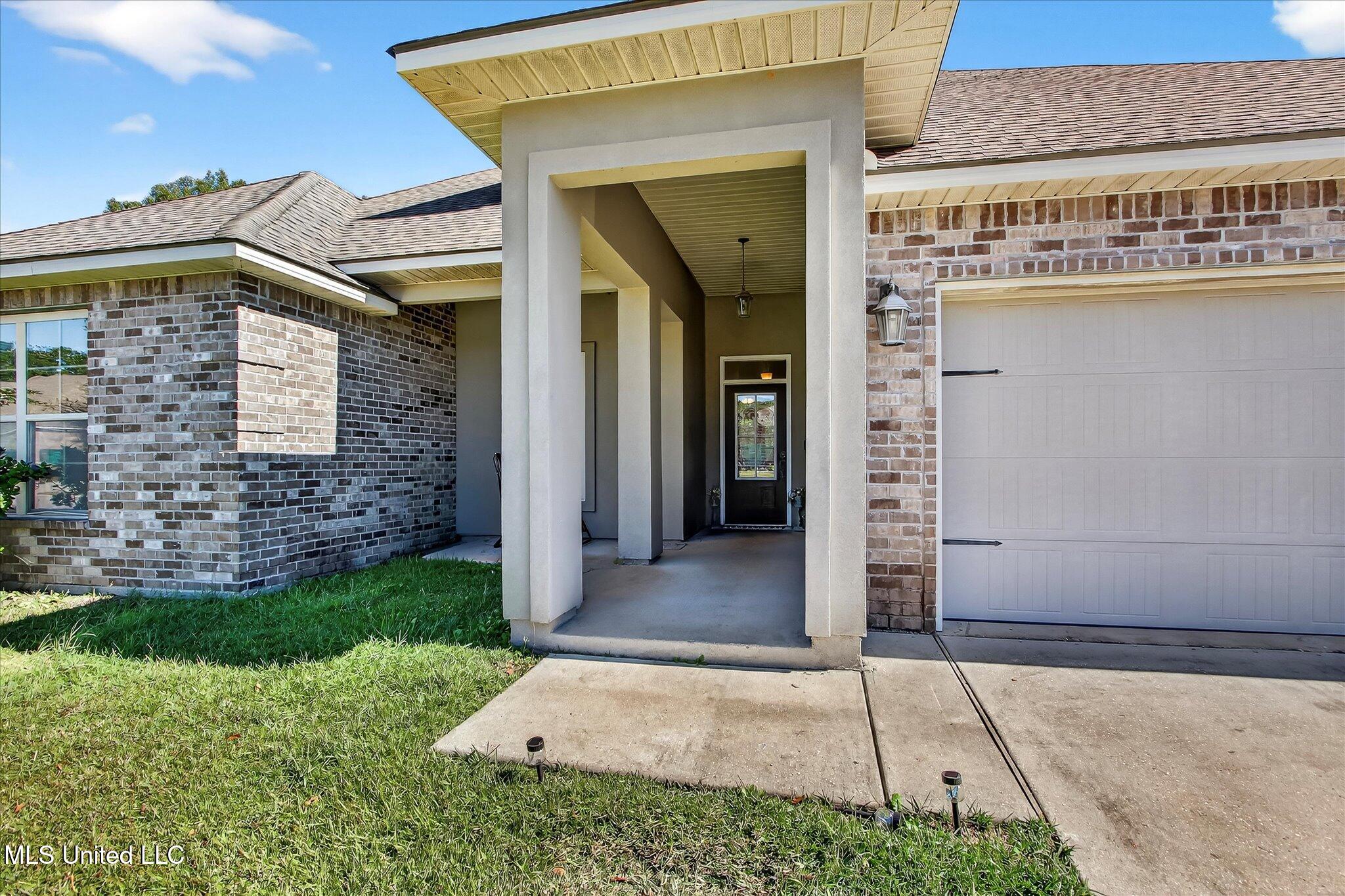 7432 Saints Circle Property Photo 5