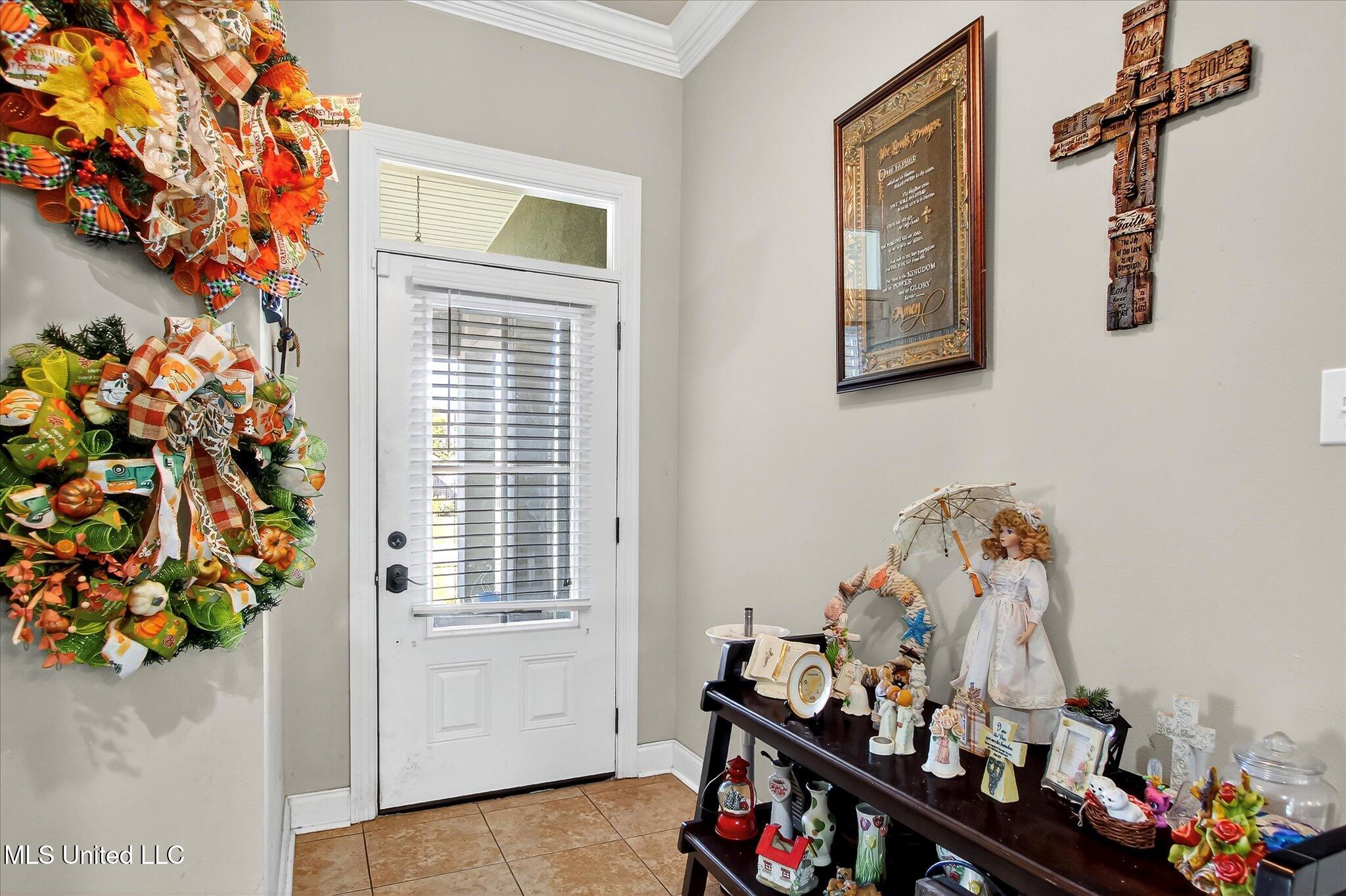 7432 Saints Circle Property Photo 6