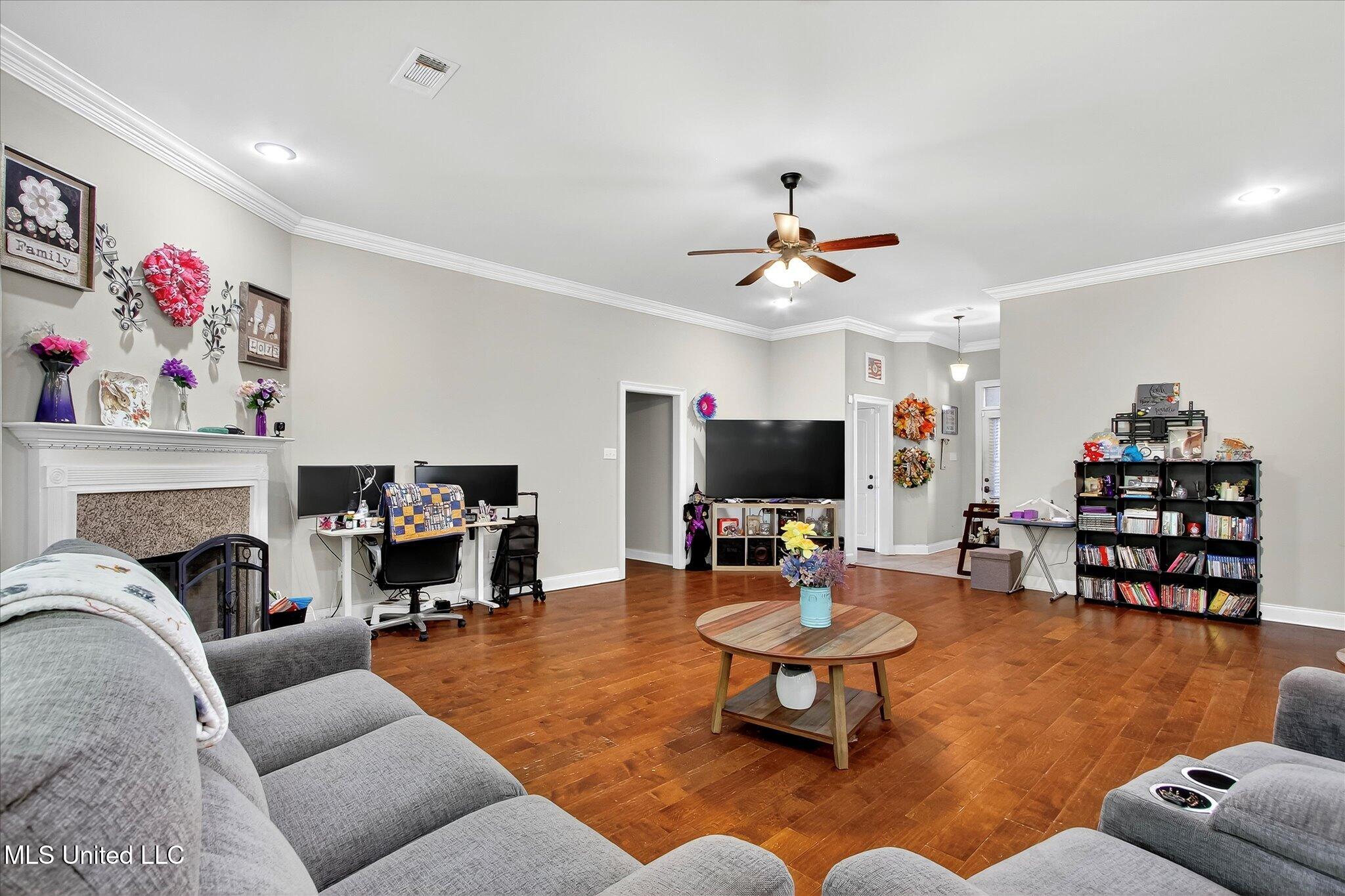 7432 Saints Circle Property Photo 8