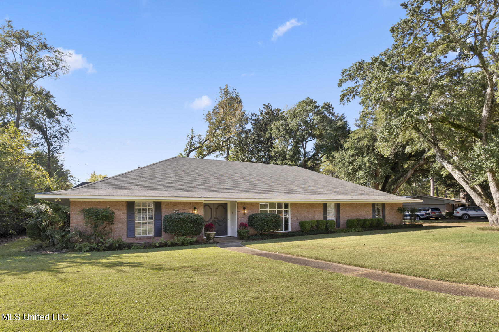 445 Armour Drive Property Photo 1