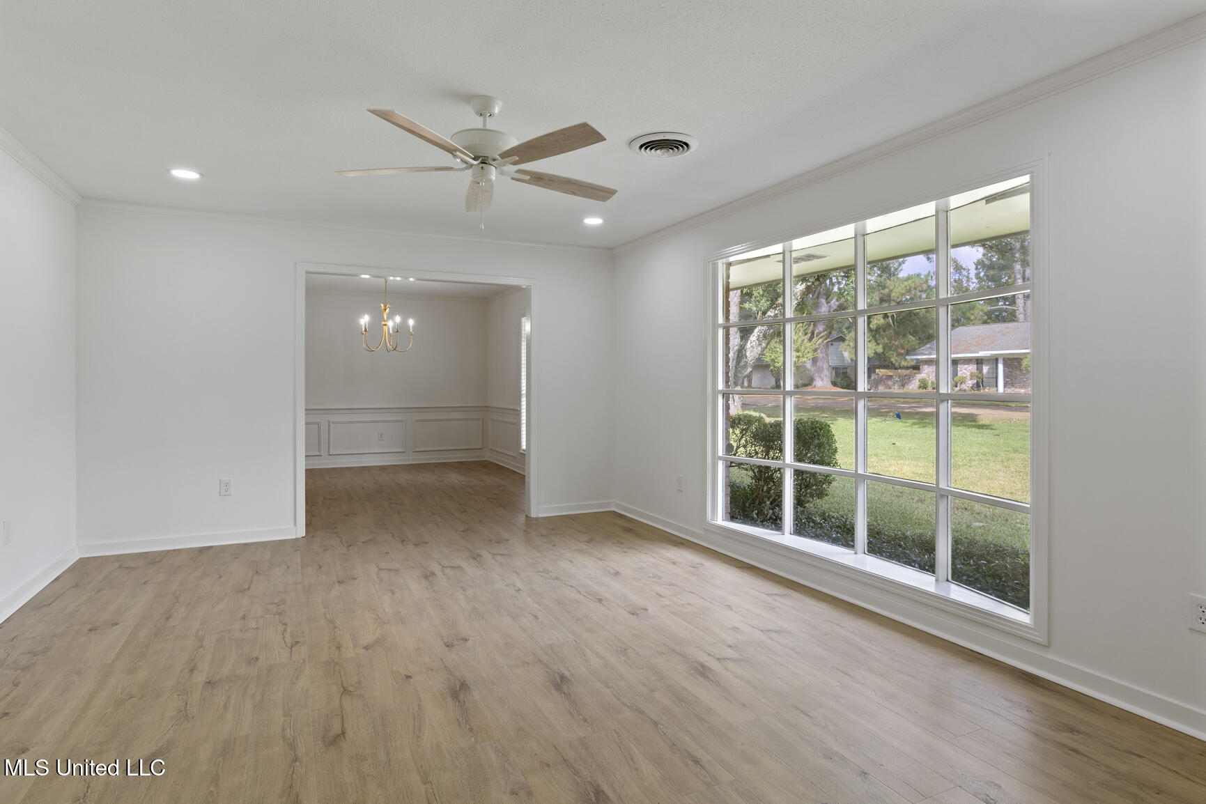 445 Armour Drive Property Photo 3