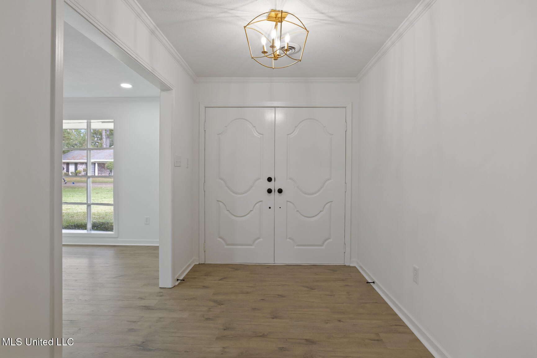 445 Armour Drive Property Photo 4