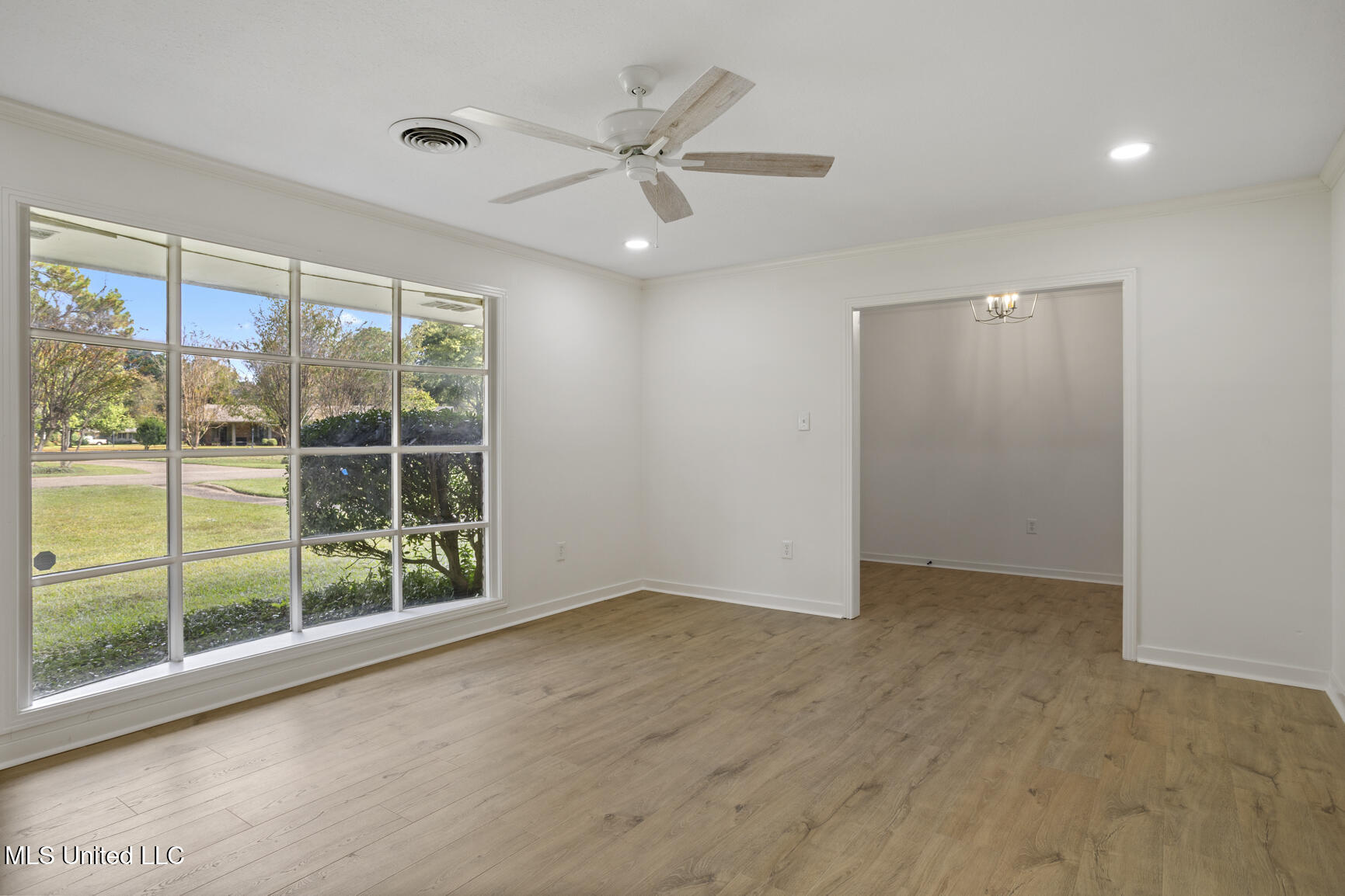 445 Armour Drive Property Photo 5