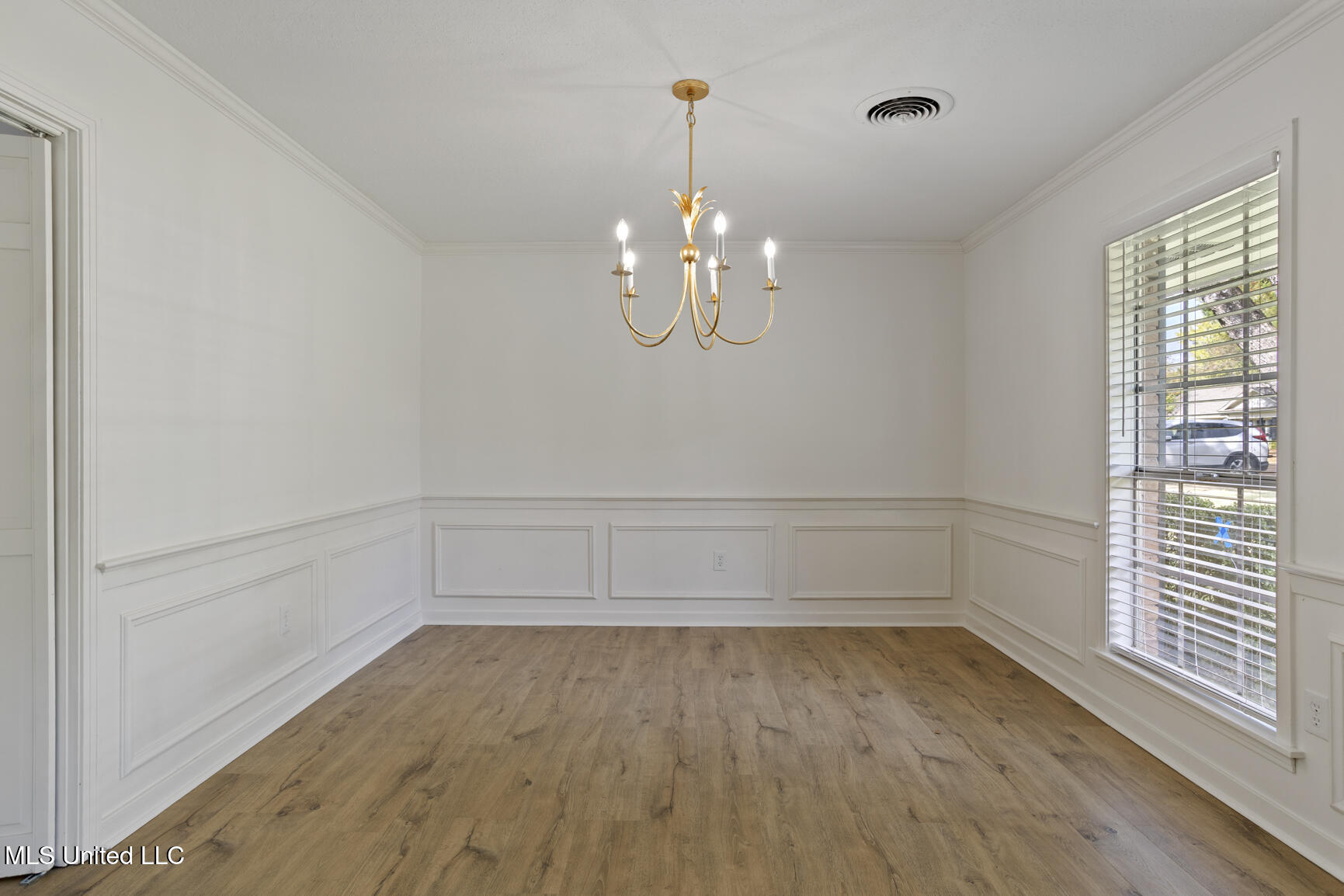 445 Armour Drive Property Photo 6