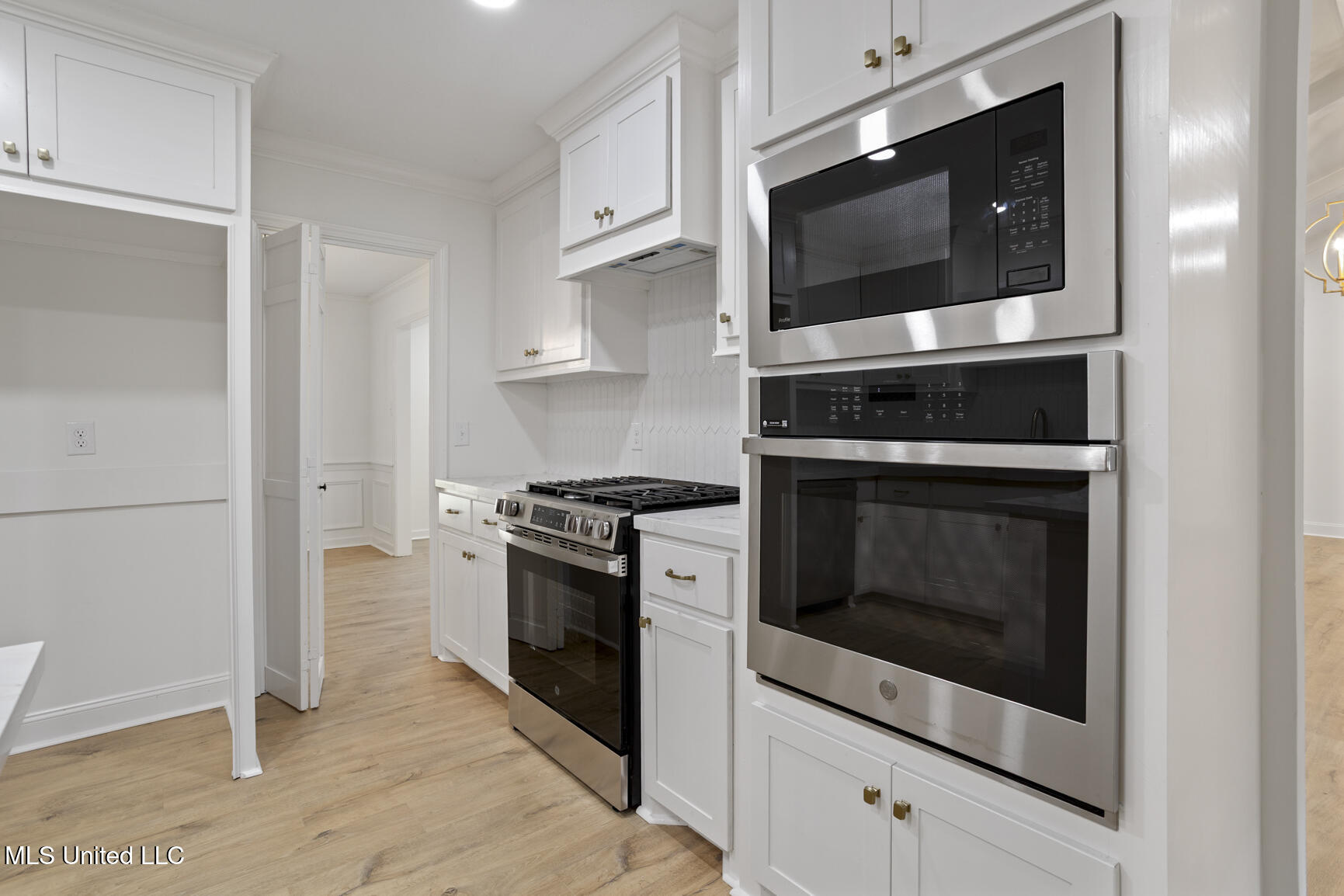 445 Armour Drive Property Photo 11