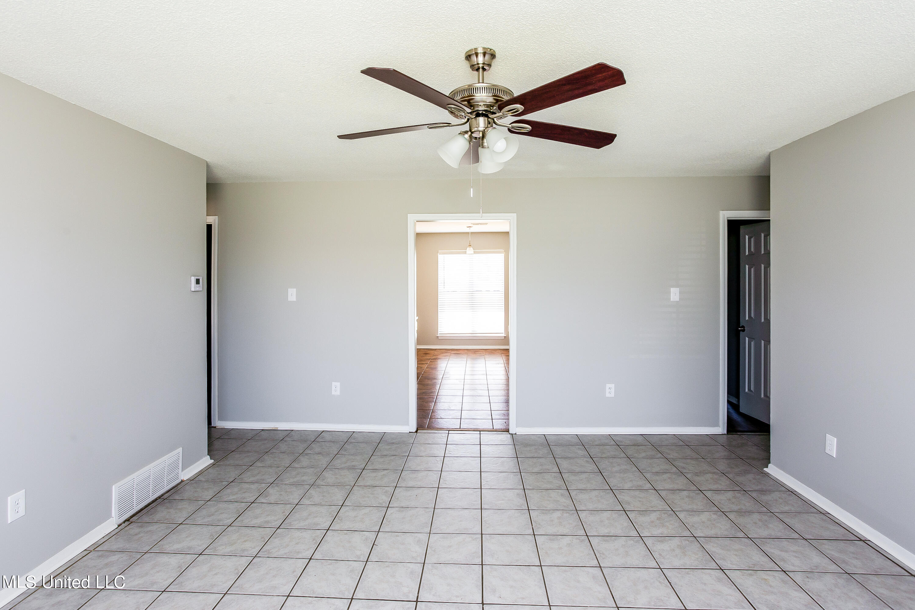 7437 Cliffwood Drive Property Photo 3