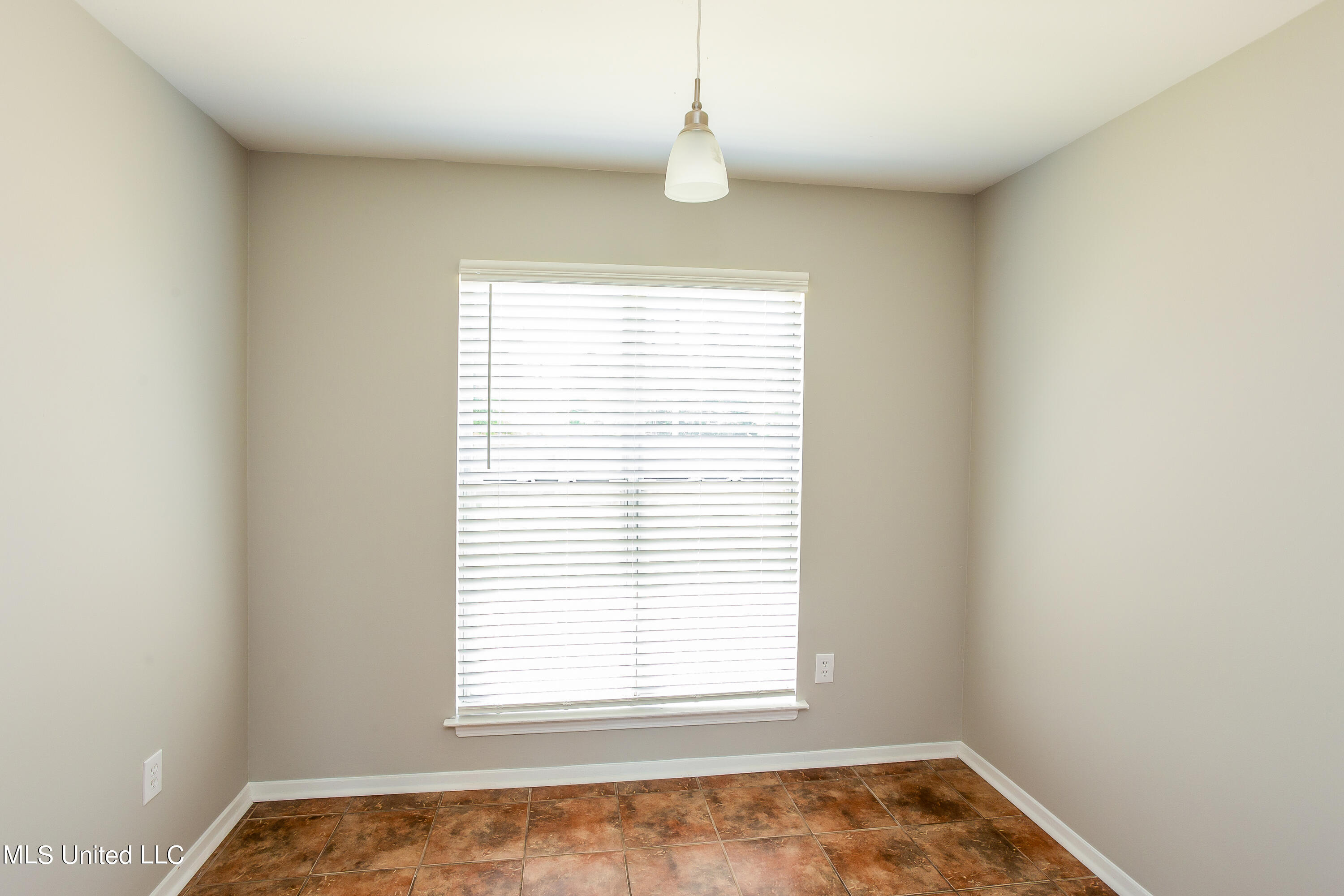 7437 Cliffwood Drive Property Photo 4