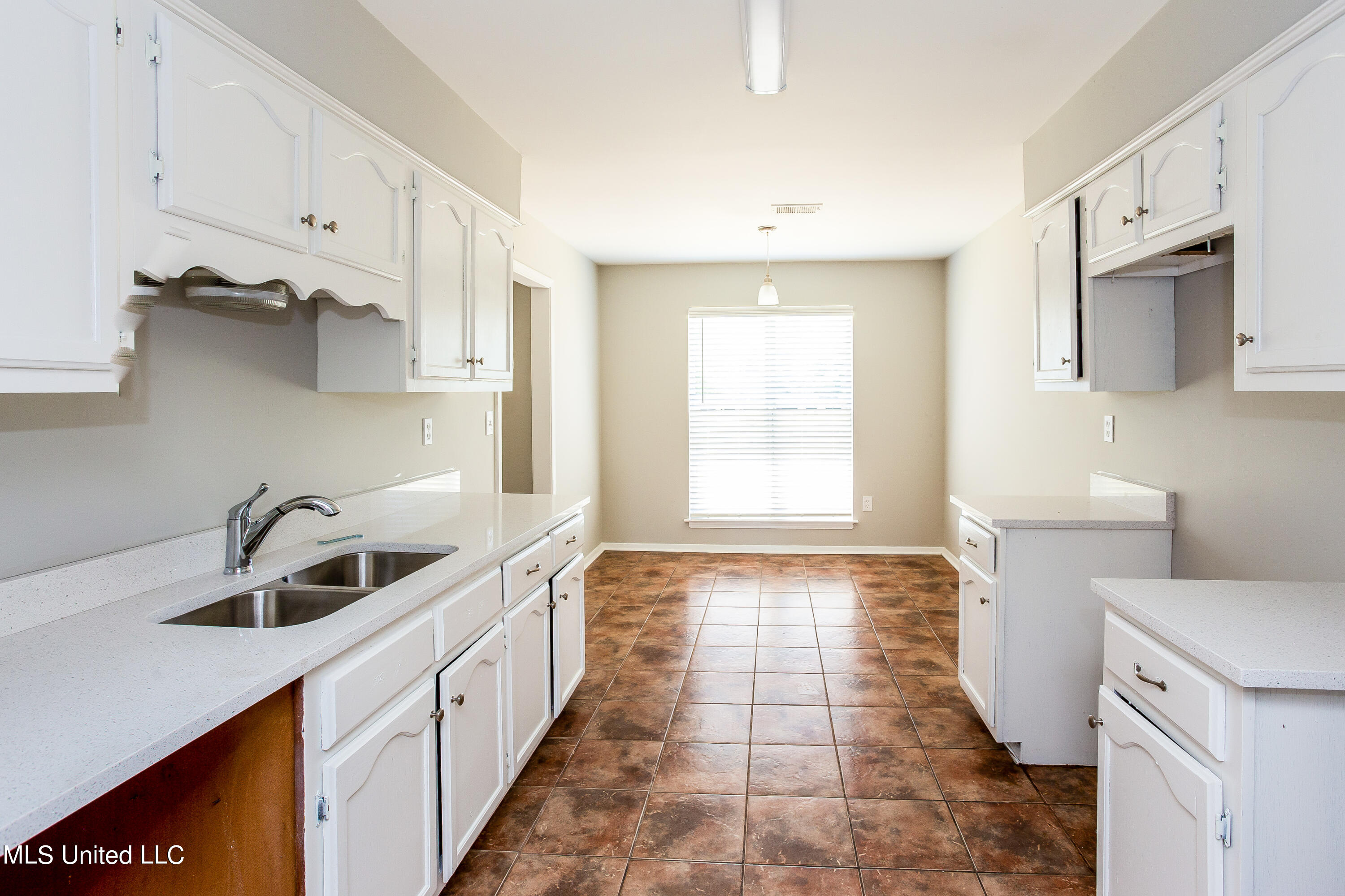 7437 Cliffwood Drive Property Photo 5