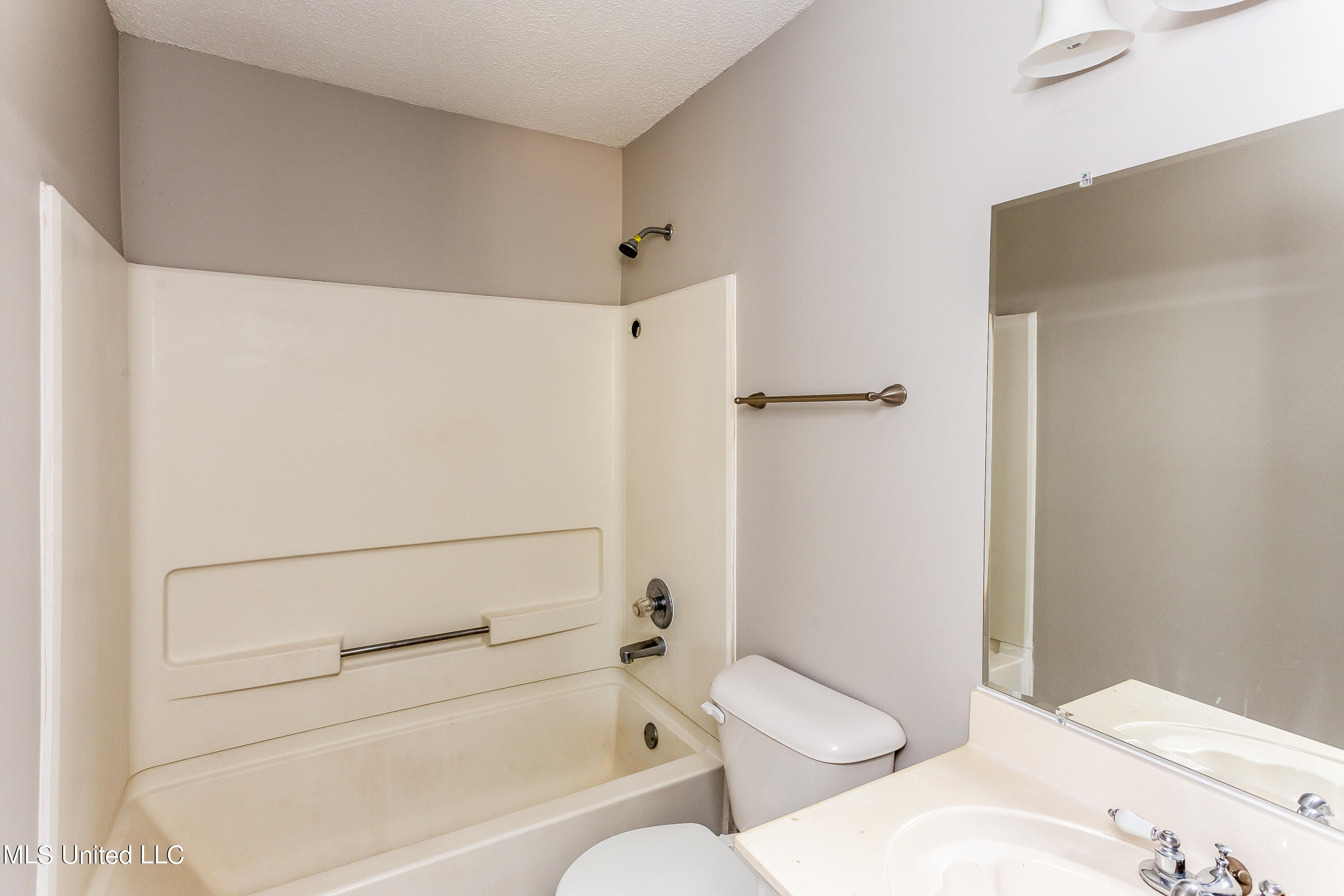 7437 Cliffwood Drive Property Photo 9