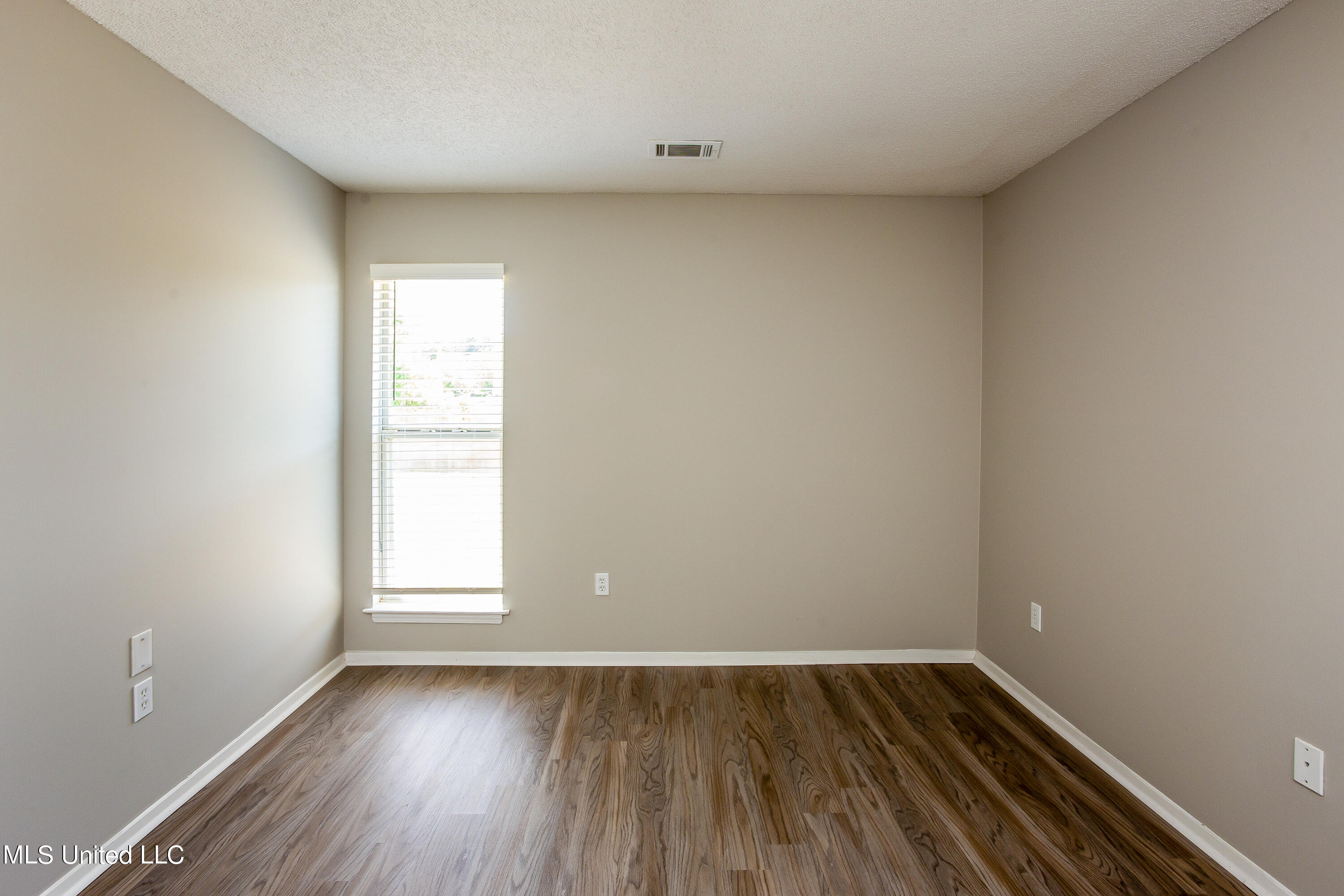 7437 Cliffwood Drive Property Photo 11