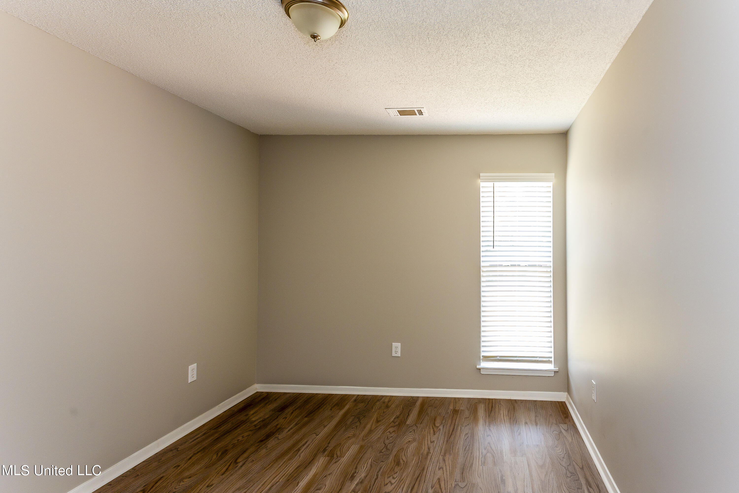 7437 Cliffwood Drive Property Photo 12