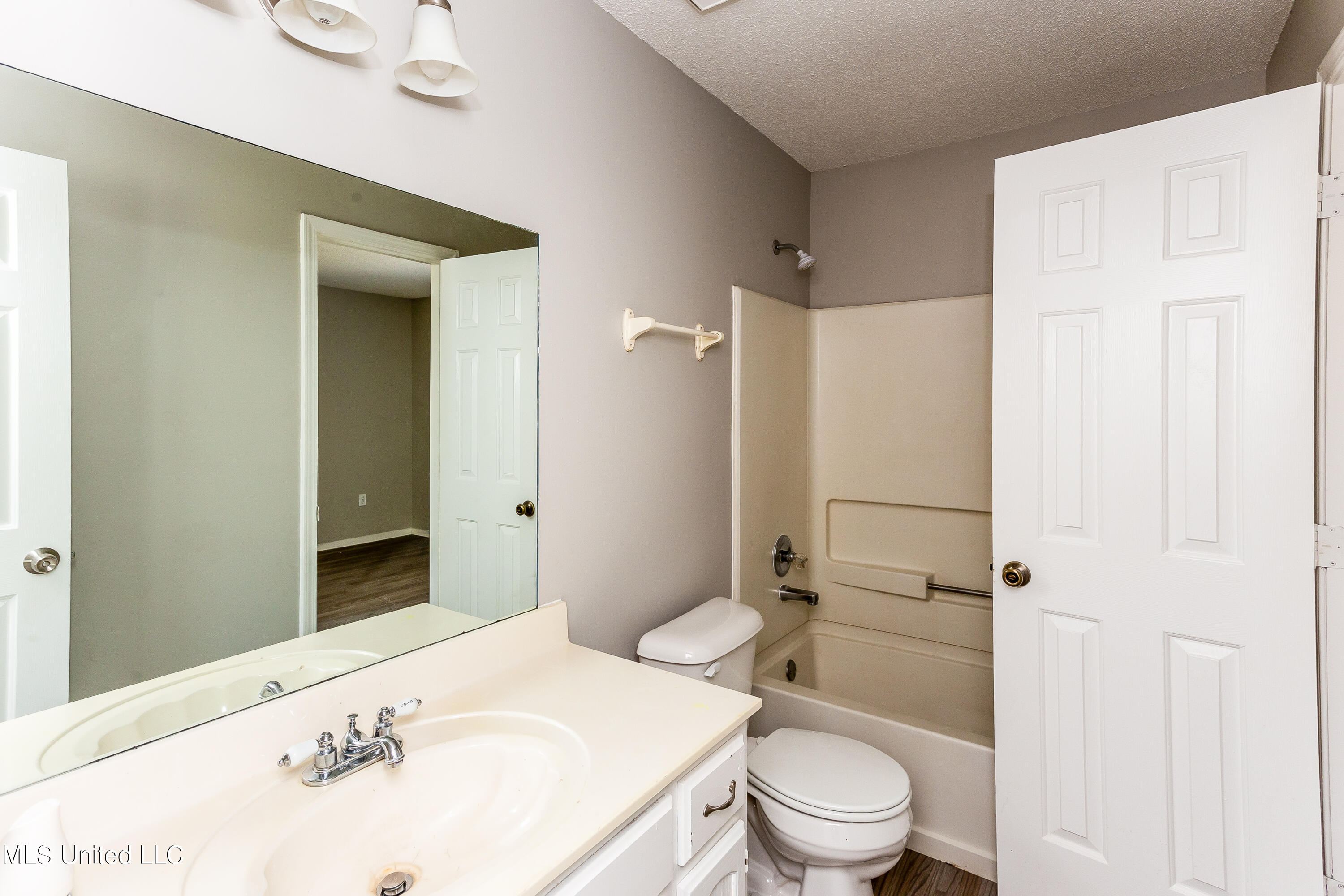 7437 Cliffwood Drive Property Photo 13