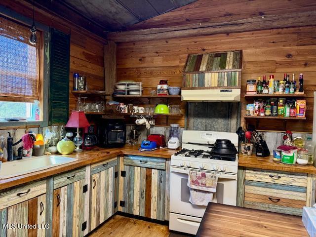 8 Newman Road Property Photo 6