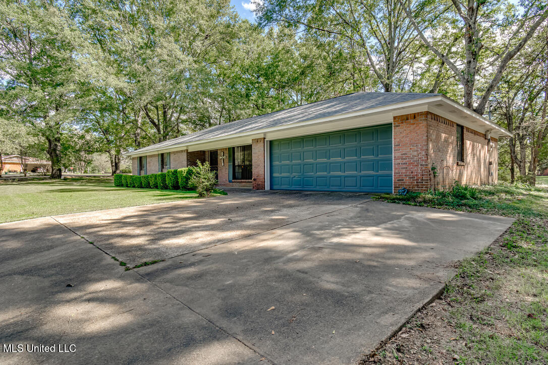 180 Alton Circle Property Photo 2