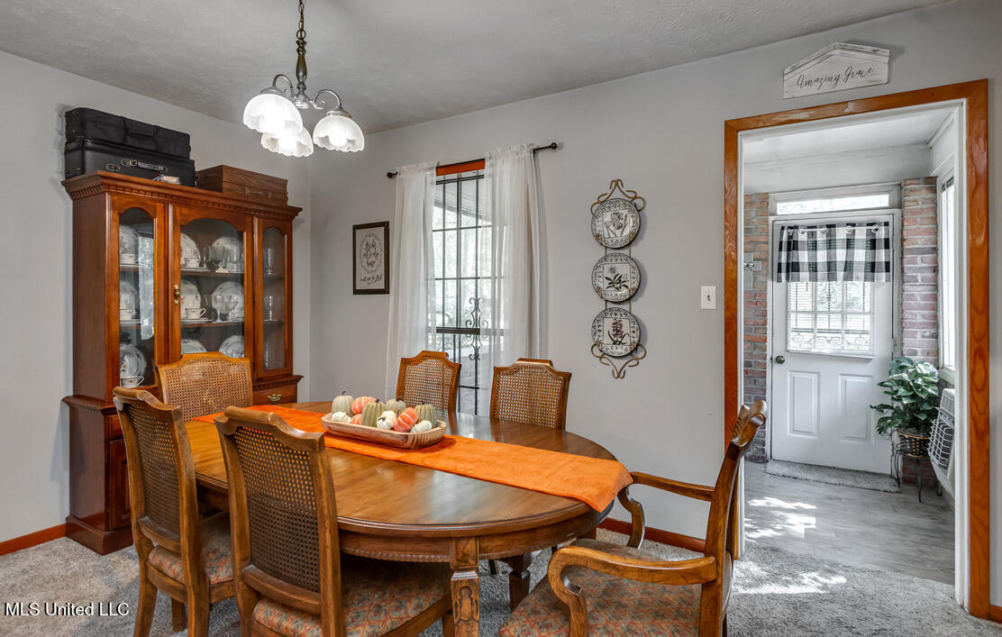 180 Alton Circle Property Photo 3