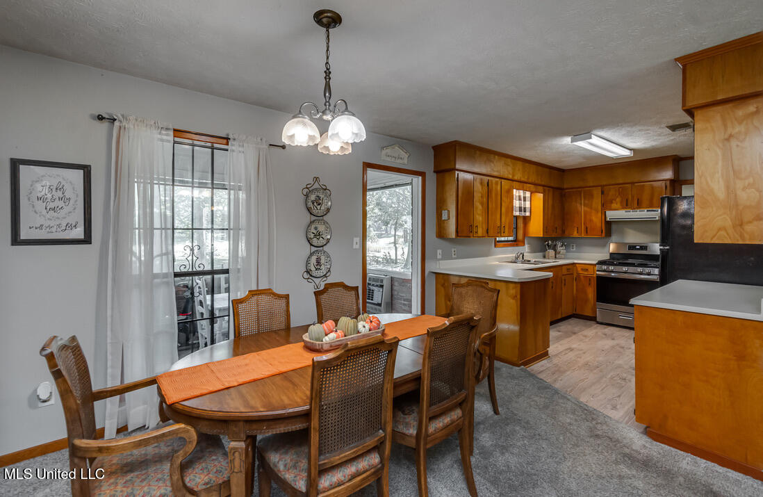 180 Alton Circle Property Photo 5