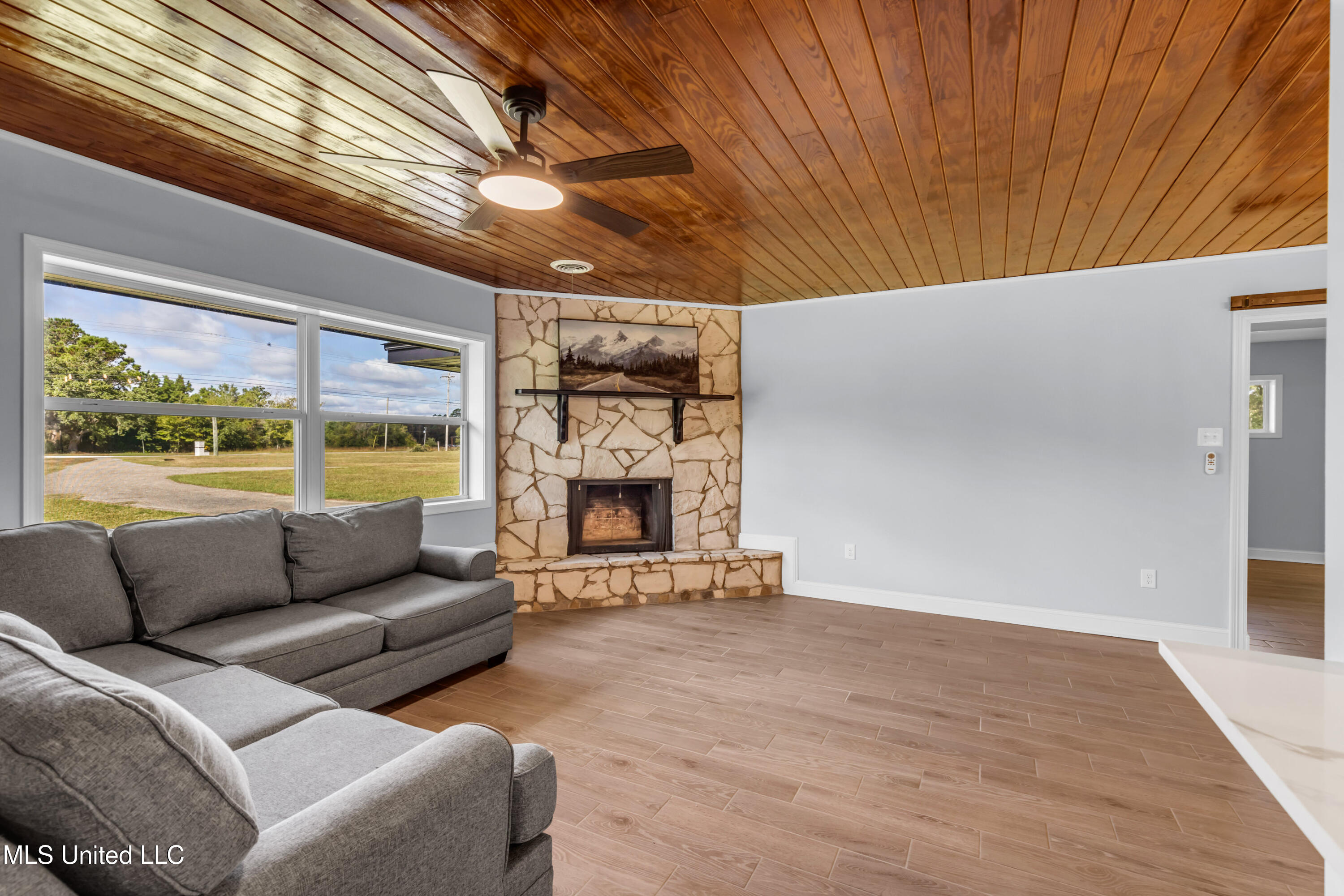 12330 Oaklawn Road Property Photo 5