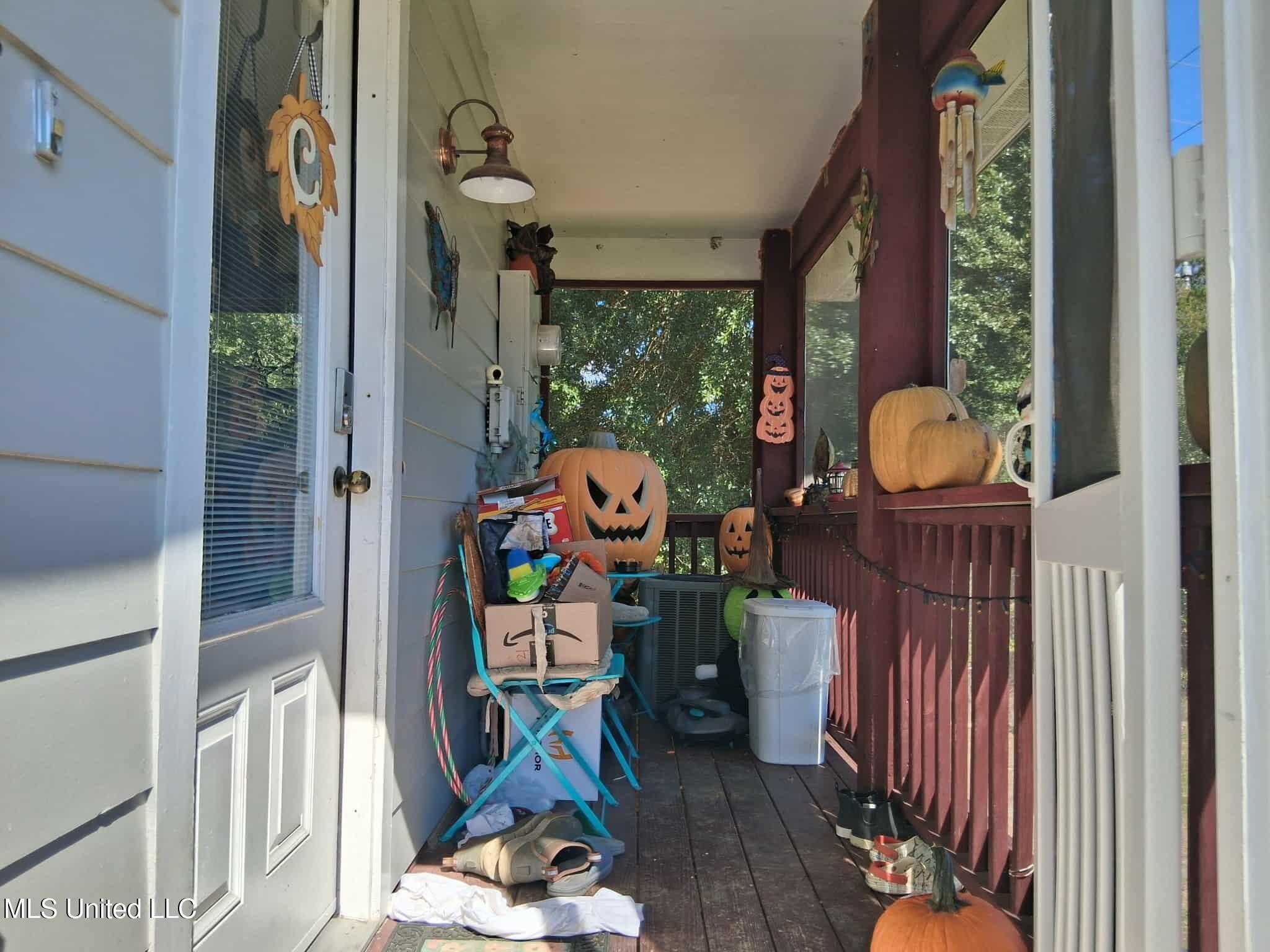 9035 Pine Drive Property Photo 4