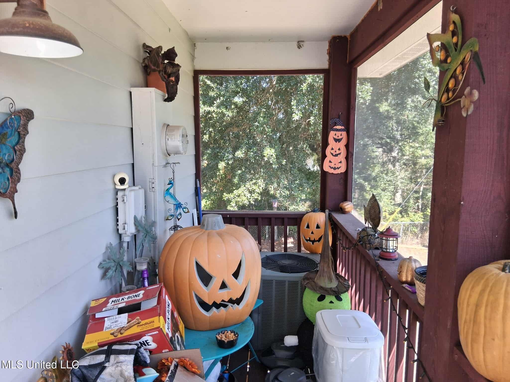 9035 Pine Drive Property Photo 5